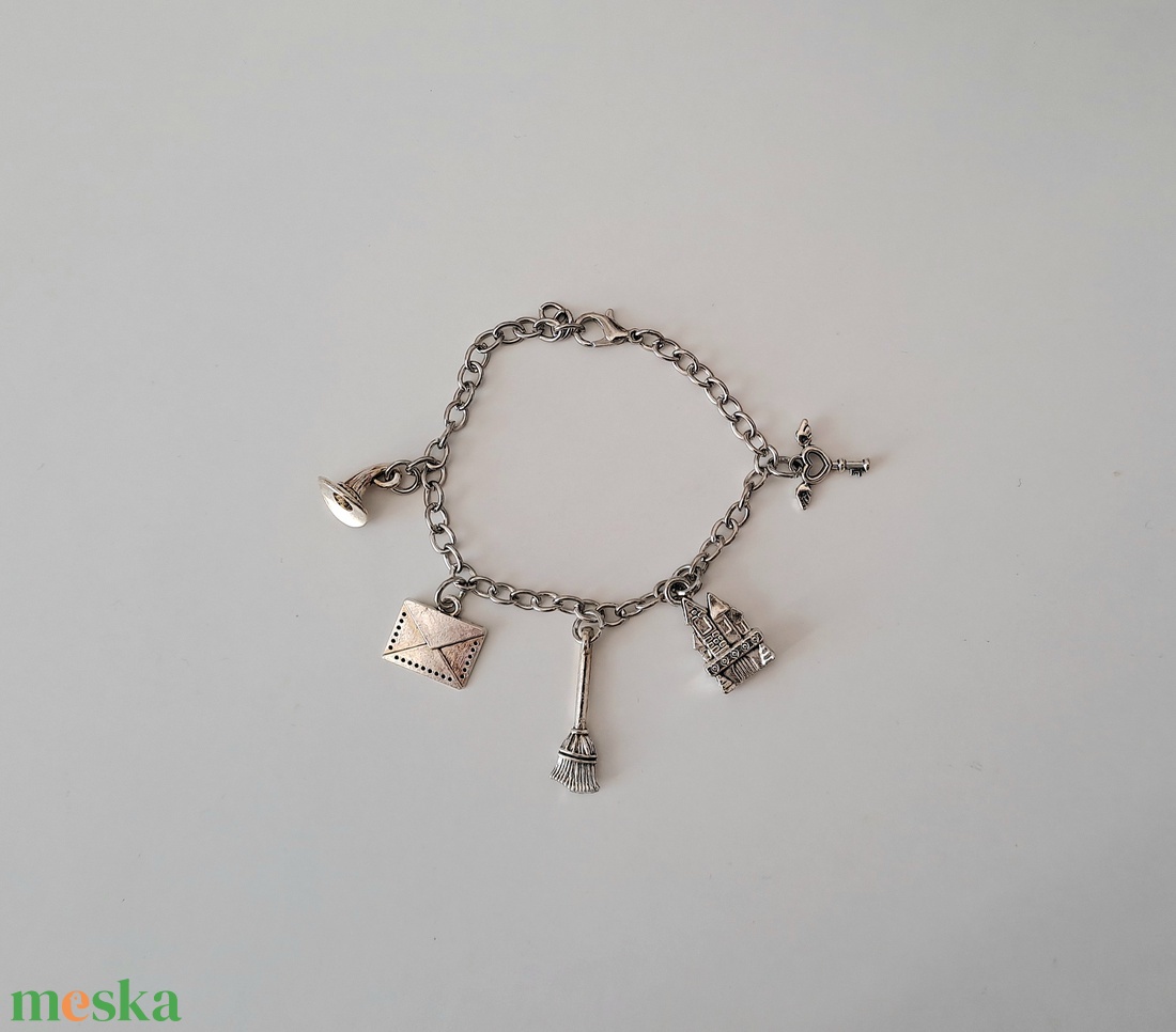 Karkötő Harry Potter charmokkal - ékszer - karkötő - charm karkötő - Meska.hu
