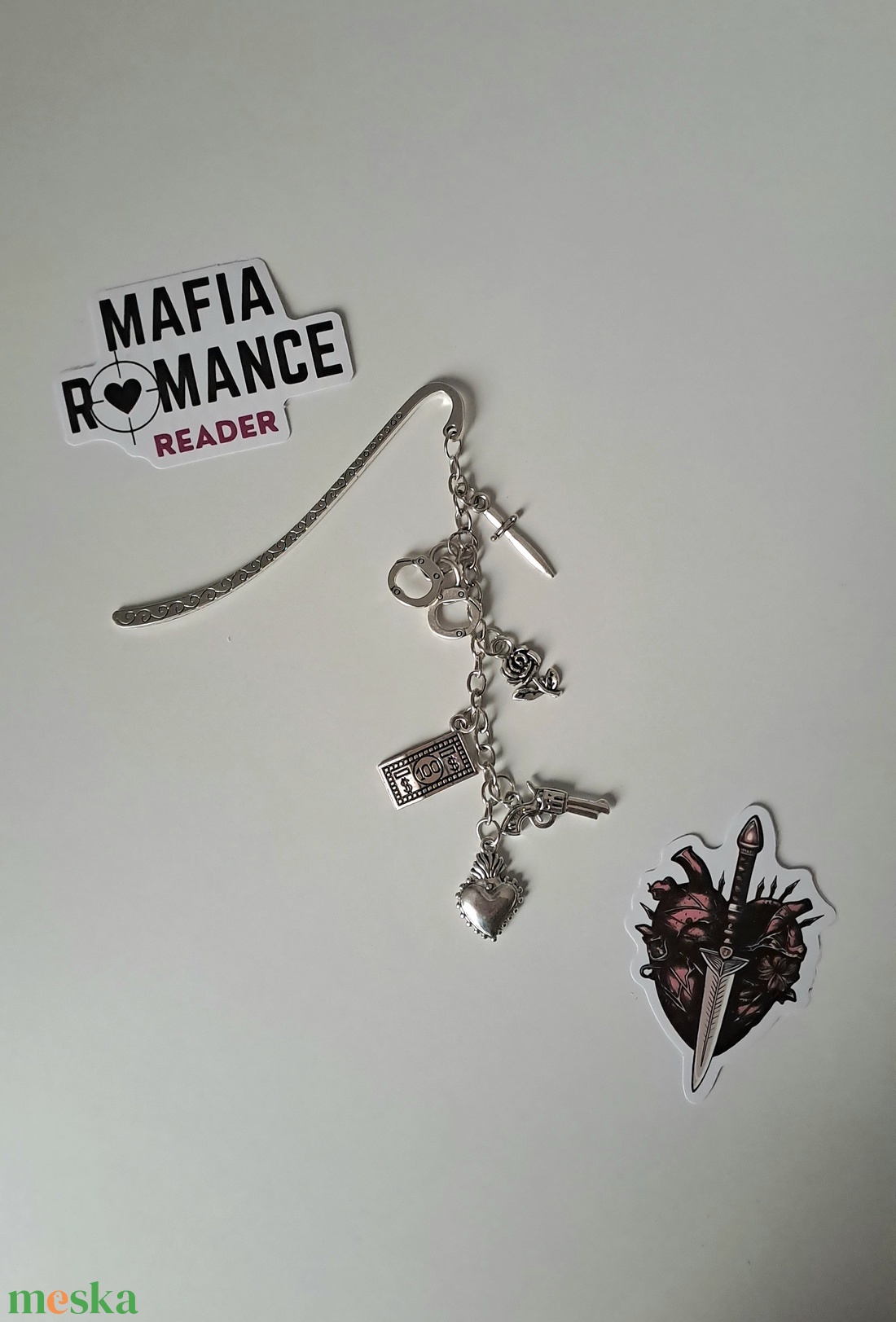 Könyvjelző Dark romance tematikájú charmokkal. - könyv & zene - könyvjelző - Meska.hu