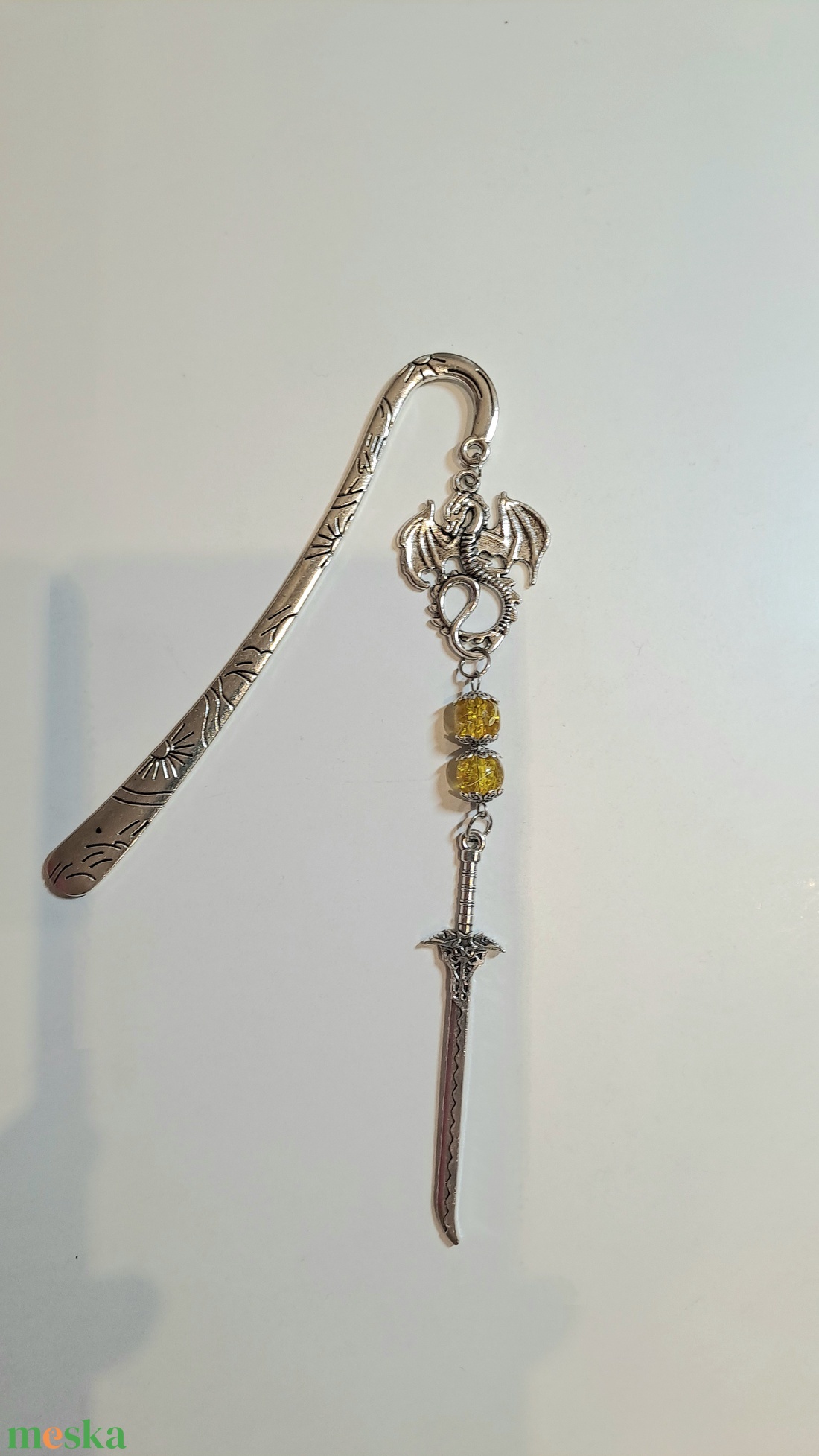 Könyvjelző gyöngyökkel és charmmal - könyv & zene - könyvjelző - Meska.hu Könyvjelző gyöngyökkel és charmmal - könyv & zene - könyvjelző - Meska.hu