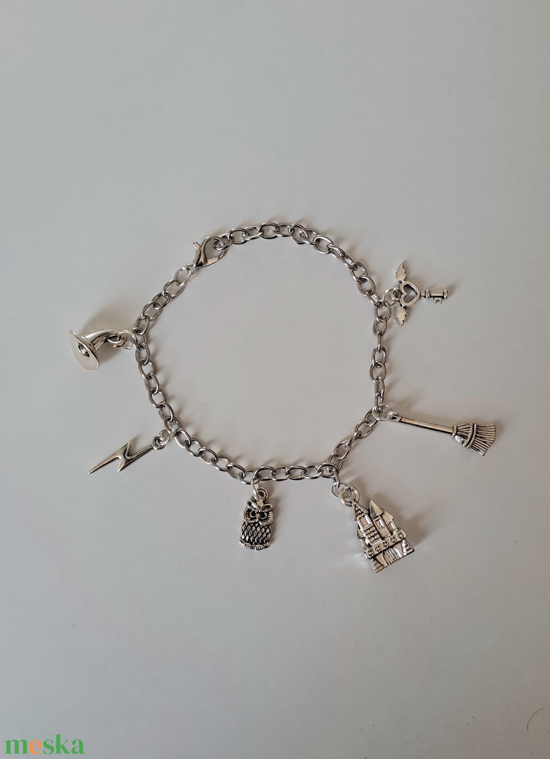 Karkötő Harry Potter tematikájú chamrokkal - ékszer - karkötő - charm karkötő - Meska.hu