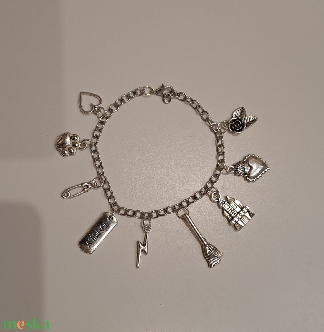 Karkötő egyedi charmokkal.  - ékszer - karkötő - charm karkötő - Meska.hu