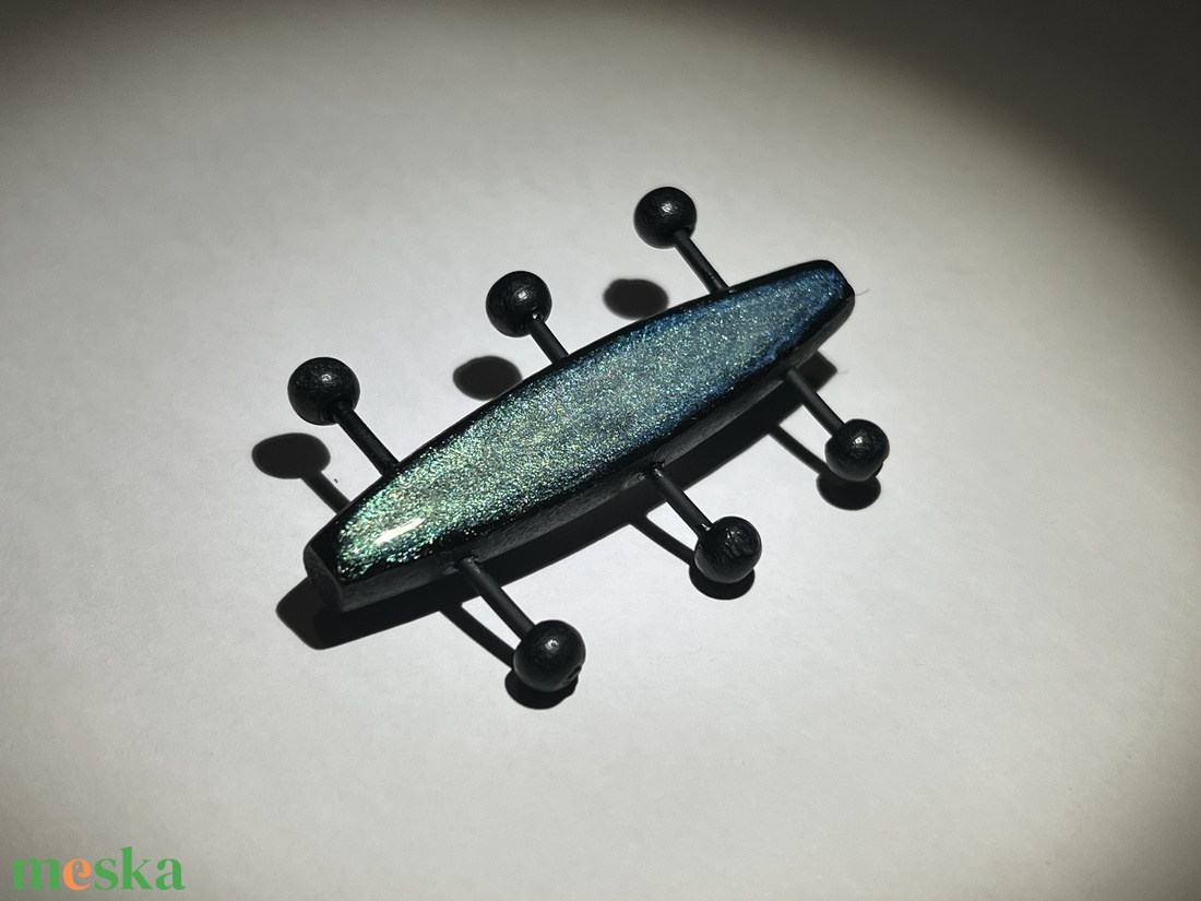 Elytra Noire kitűző - a bogár esszenciája - ékszer - kitűző és bross - Meska.hu