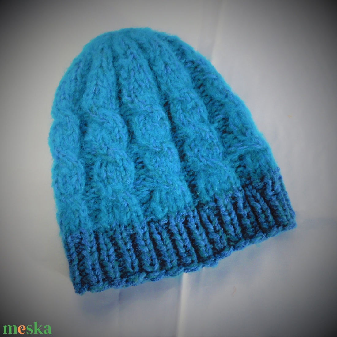 Balaton-kék csavartmintás sapka - ruha & divat - sál, sapka, kendő - sapka - Meska.hu