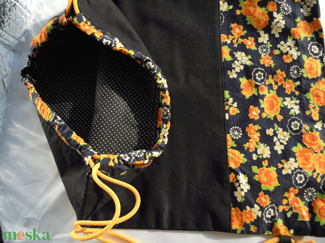 Fekete - virágos aljú gymbag, hátizsák, tornazsák 100% pamut  - táska & tok - hátizsák - tornazsák, gymbag - Meska.hu