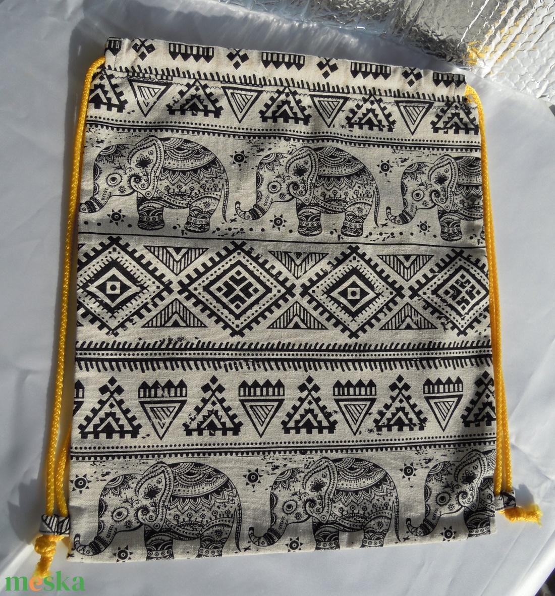 Fekete - krémszín elefántos  gymbag, hátizsák, tornazsák 100% pamut  - táska & tok - hátizsák - tornazsák, gymbag - Meska.hu