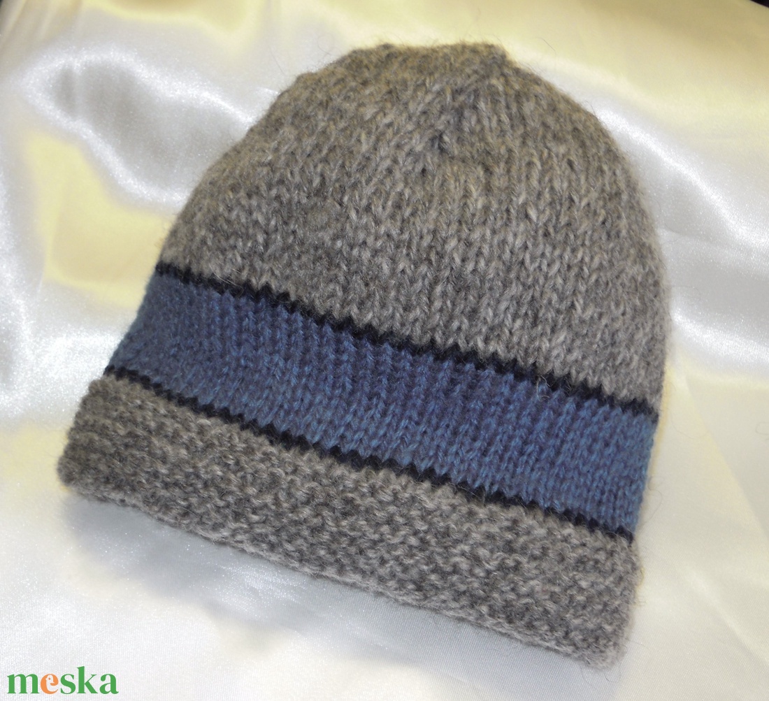 Gyapjú, kötött, férfi sapka - szürke, kék csíkos - ruha & divat - sál, sapka, kendő - sapka - Meska.hu