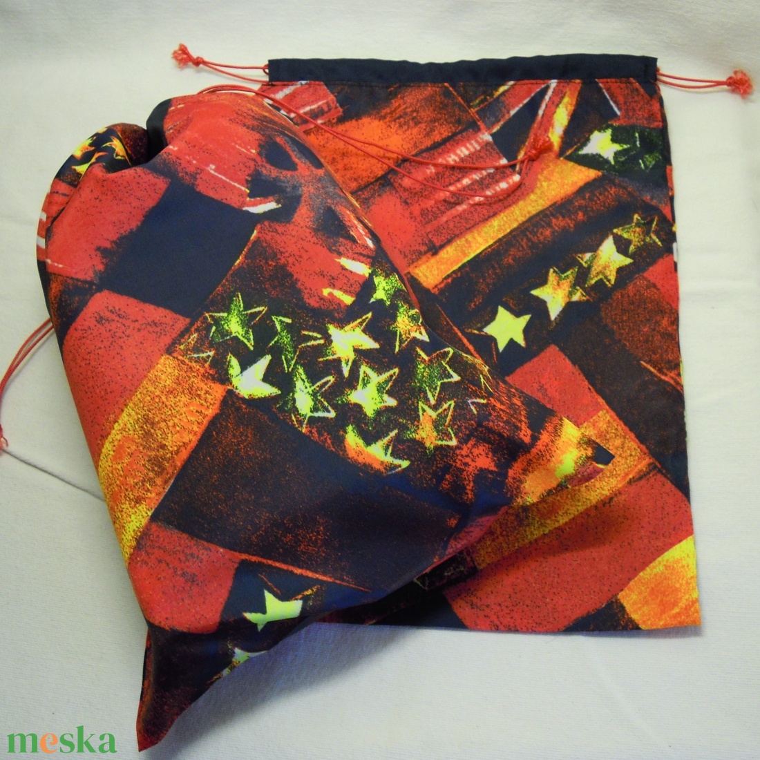 2 db cipőzsák - piros-fekete-sárga, csillagos, orkán anyagból - könnyű és praktikus - táska & tok - mosó & cipő zsák - Meska.hu