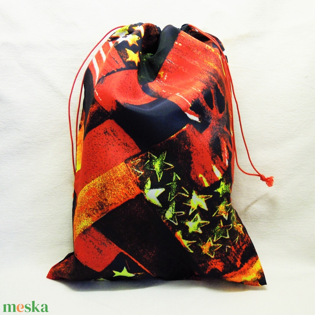 2 db cipőzsák - piros-fekete-sárga, csillagos, orkán anyagból - könnyű és praktikus - táska & tok - mosó & cipő zsák - Meska.hu