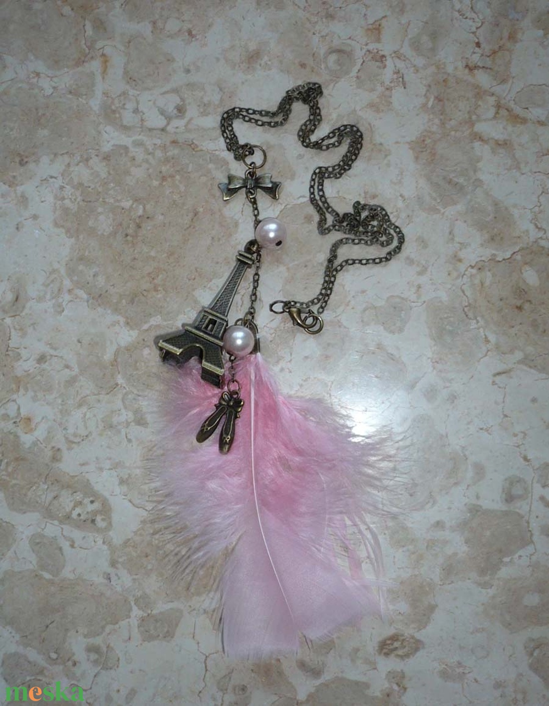 Francia balerina - aszimmetrikus vintage nyaklánc tollal és 3D Eiffel torony medállal - ékszer - nyaklánc - medálos nyaklánc - Meska.hu