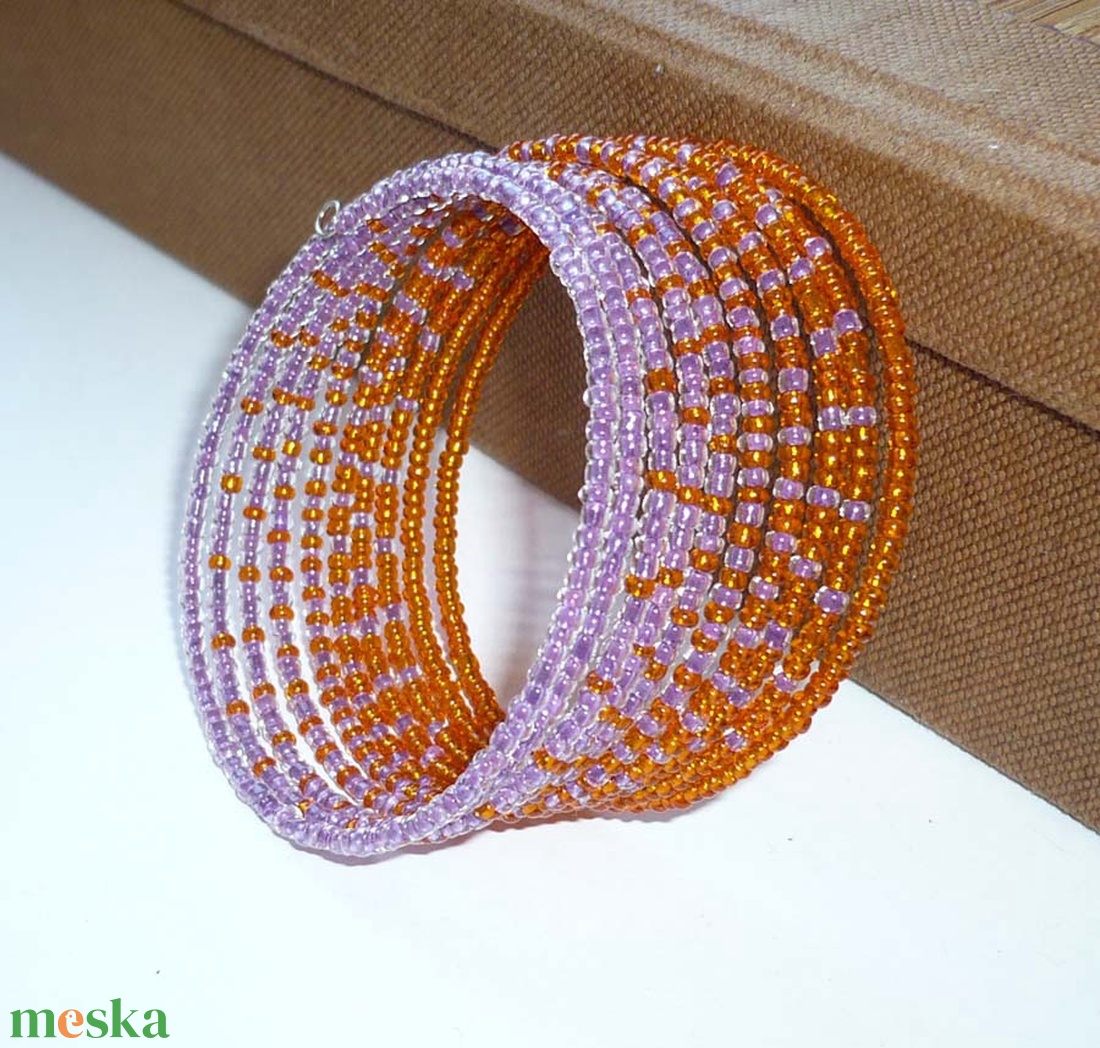Lila-narancs ombre, boho memória karkötő, karperec - ékszer - karkötő - memóriadrótos karkötő - Meska.hu