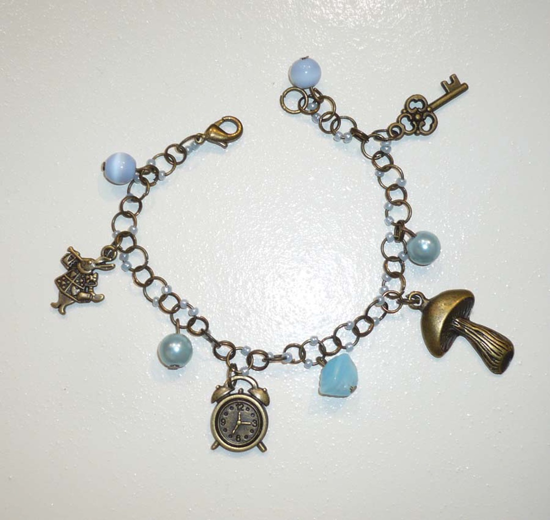 Nyúl, kulcs, óra,  gomba- kék, réz Alice in Wonderland karkötő -  - Meska.hu