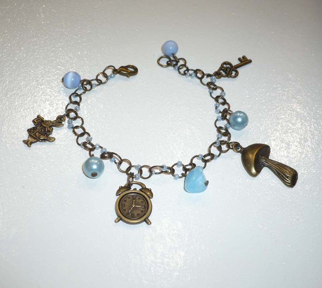 Nyúl, kulcs, óra,  gomba- kék, réz Alice in Wonderland karkötő -  - Meska.hu