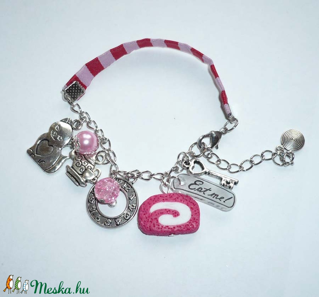 Óra, tea, süti, cica, kulcs - ezüst, rózsaszín, fehér Alice karkötő - ékszer - karkötő - charm karkötő - Meska.hu Óra, tea, süti, cica, kulcs - ezüst, rózsaszín, fehér Alice karkötő - ékszer - karkötő - charm karkötő - Meska.hu