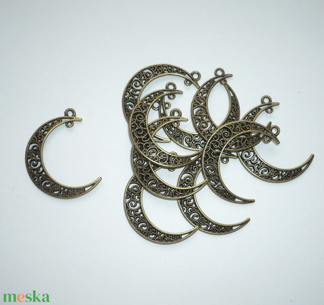 Szép inda mintás réz vintage hold függők (medálok) - 10db - kellékek & szerszámok - gyöngyfűzés kellékek - fém köztesek - Meska.hu