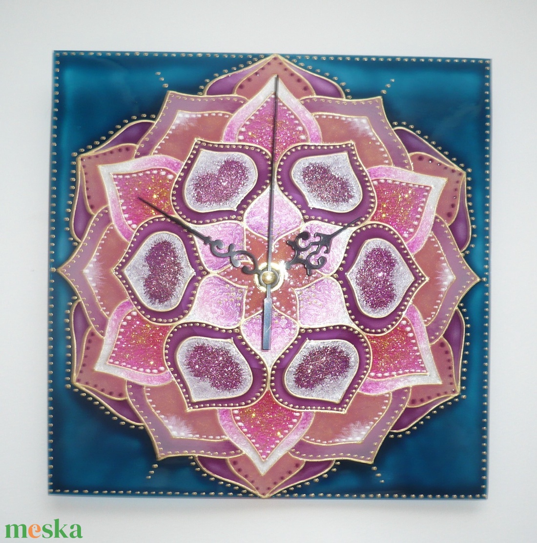 Elegancia - egyedi festett mandala üveg falióra - otthon & életmód - dekoráció - fali és függő dekoráció - falióra & óra - Meska.hu Elegancia - egyedi festett mandala üveg falióra - otthon & életmód - dekoráció - fali és függő dekoráció - falióra & óra - Meska.hu