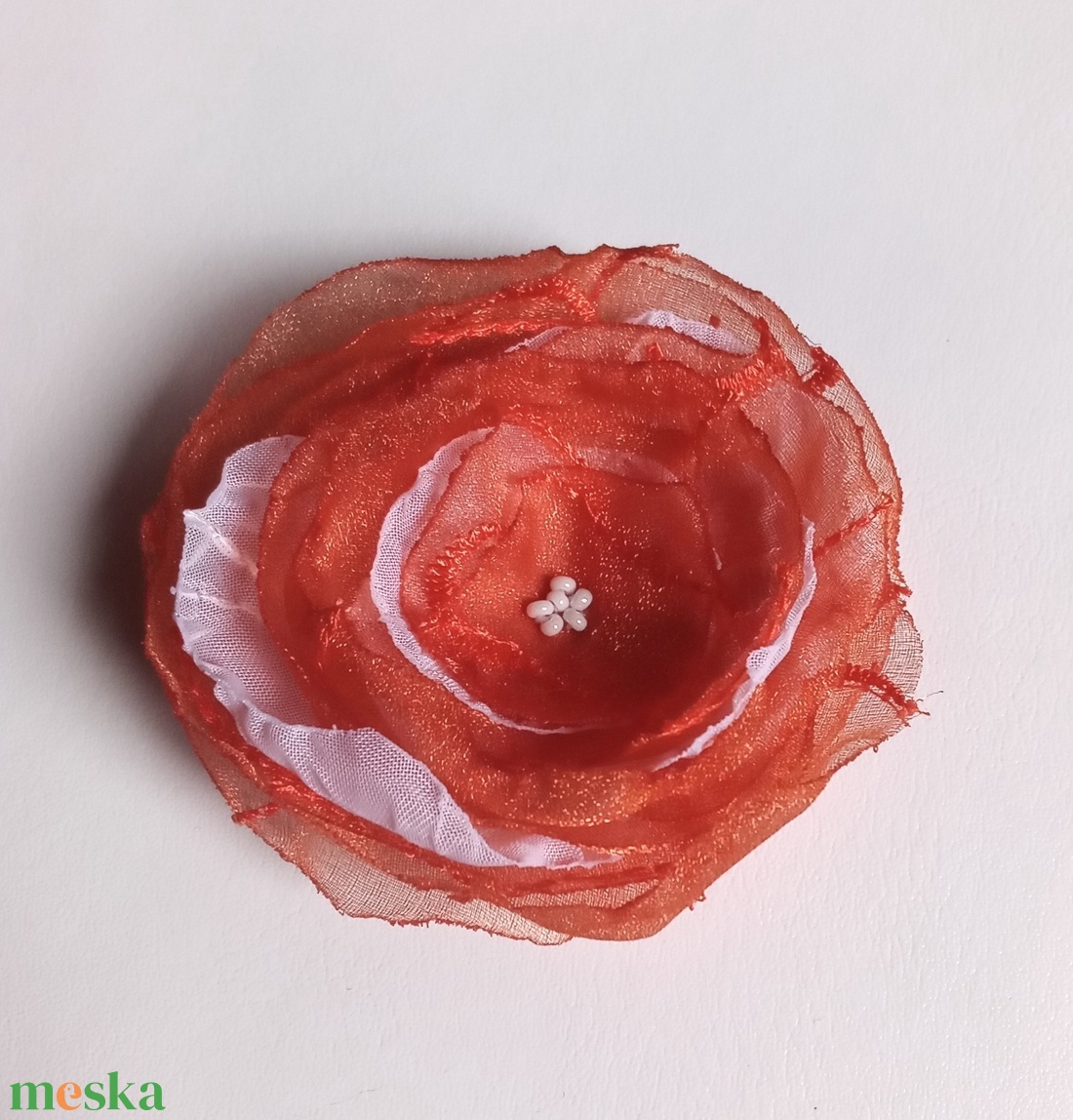 Egyszerű narancs-fehér organza virág bross, kitűző - ékszer - kitűző és bross - kitűző - Meska.hu Egyszerű narancs-fehér organza virág bross, kitűző - ékszer - kitűző és bross - kitűző - Meska.hu
