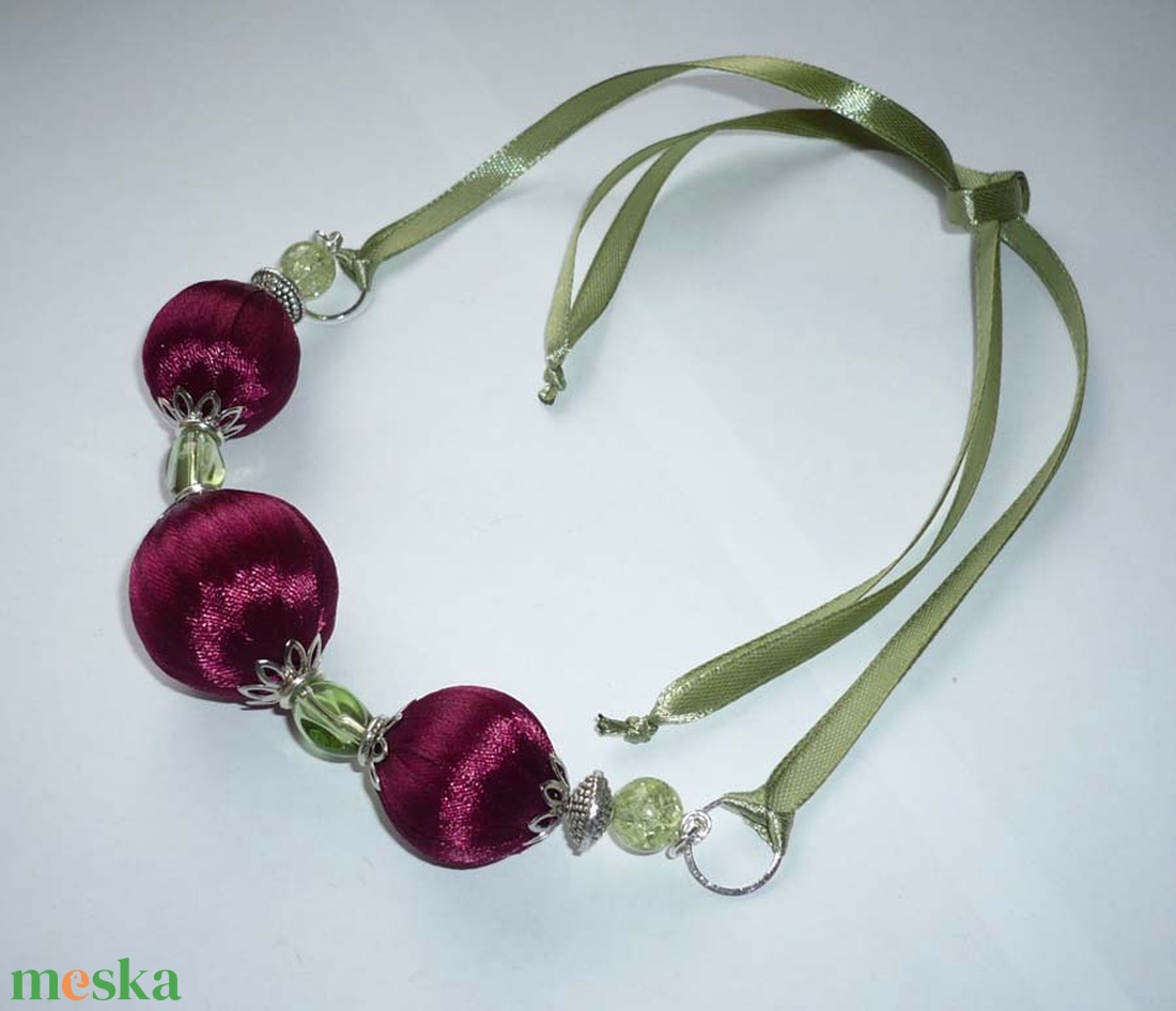 Elegancia - bordó és halvány zöld szaténgolyós nyaklánc - ékszer - nyaklánc - statement nyaklánc - Meska.hu Elegancia - bordó és halvány zöld szaténgolyós nyaklánc - ékszer - nyaklánc - statement nyaklánc - Meska.hu