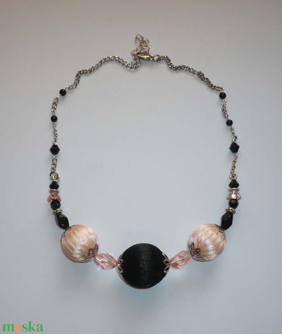 Peach - Black Luxe � Szaténgyöngyös Design Statement Nyaklánc - ékszer - nyaklánc - statement nyaklánc - Meska.hu