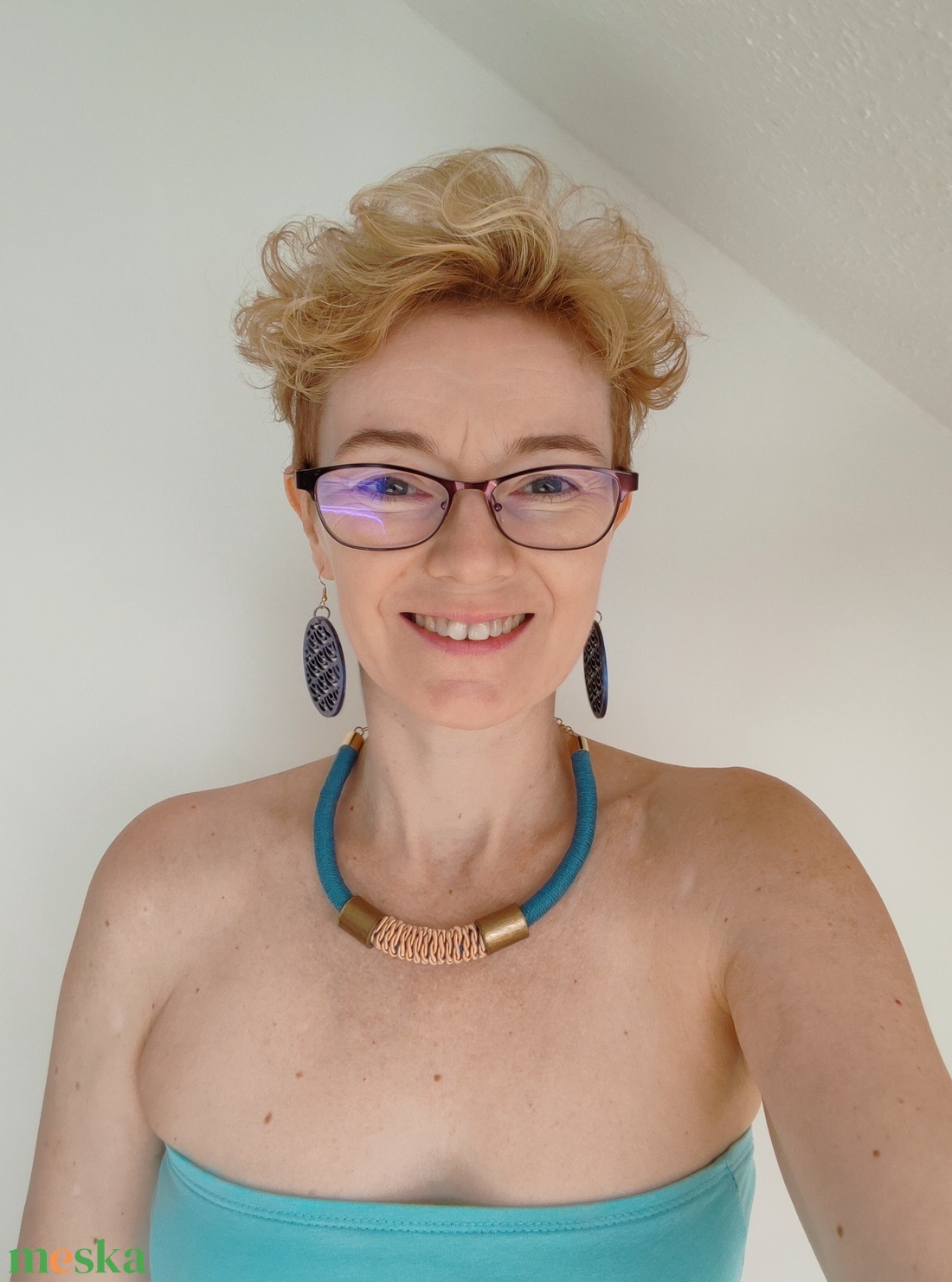 Cappuccino - Teal Metallic � Kézzel tekert kötélnyakék egyedi rezes elemekkel (Mélykék és Cappuccino) - ékszer - nyaklánc - statement nyaklánc - Meska.hu