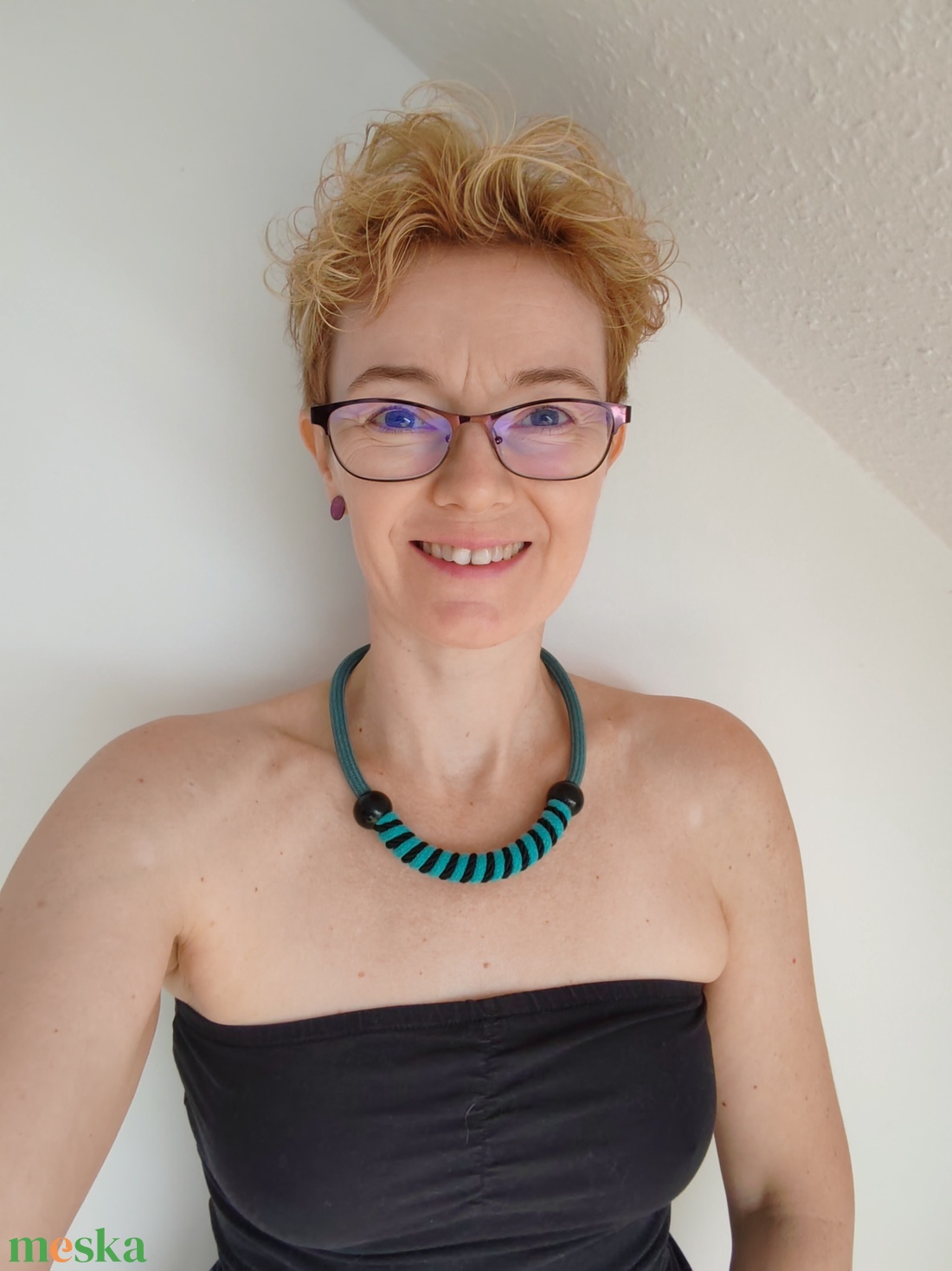 Turquoise Twist � Kézzel tekert kötélnyakék fekete gyöngyökkel (Mélytürkiz és Fekete) - ékszer - nyaklánc - statement nyaklánc - Meska.hu