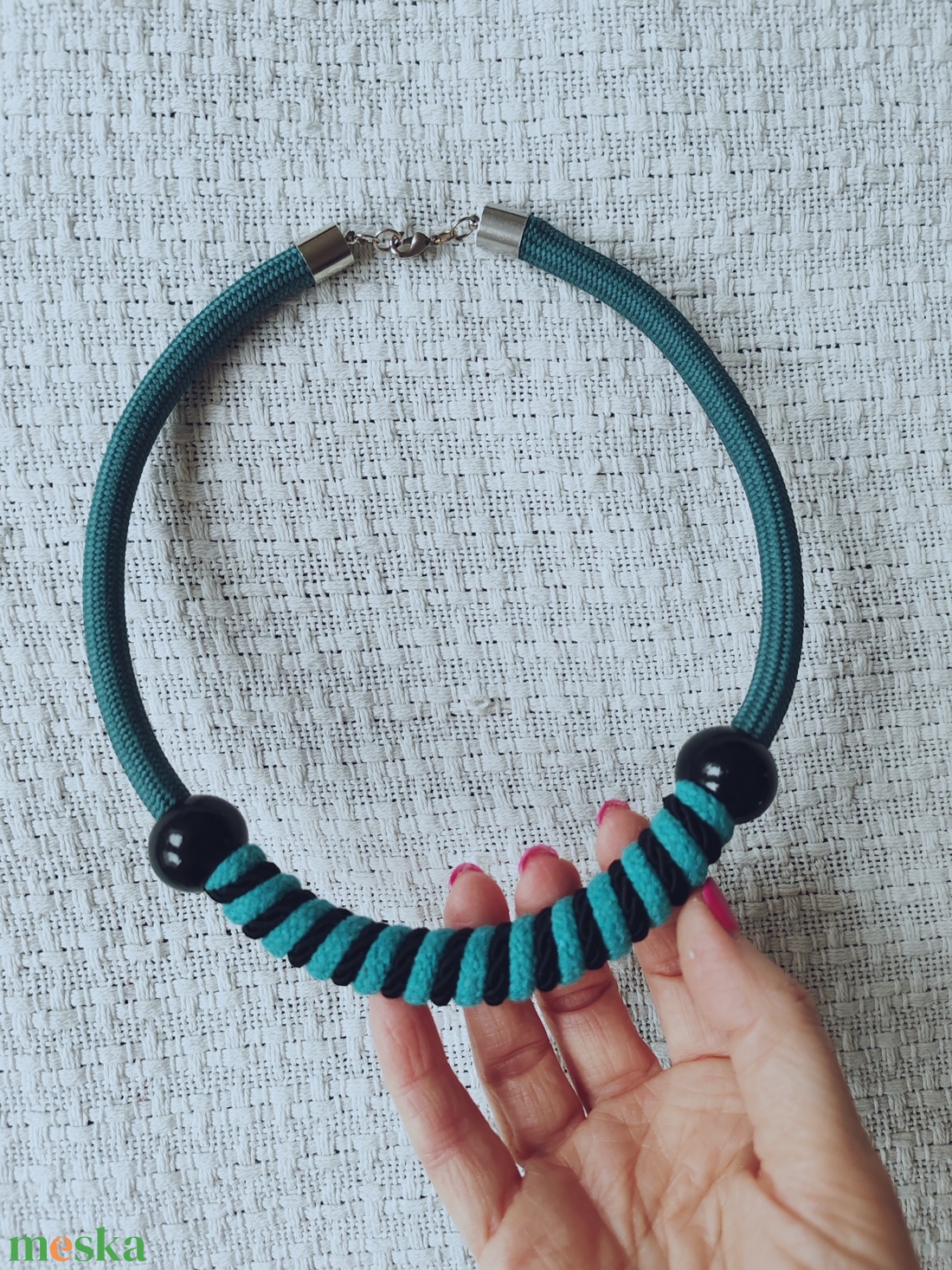 Turquoise Twist � Kézzel tekert kötélnyakék fekete gyöngyökkel (Mélytürkiz és Fekete) - ékszer - nyaklánc - statement nyaklánc - Meska.hu