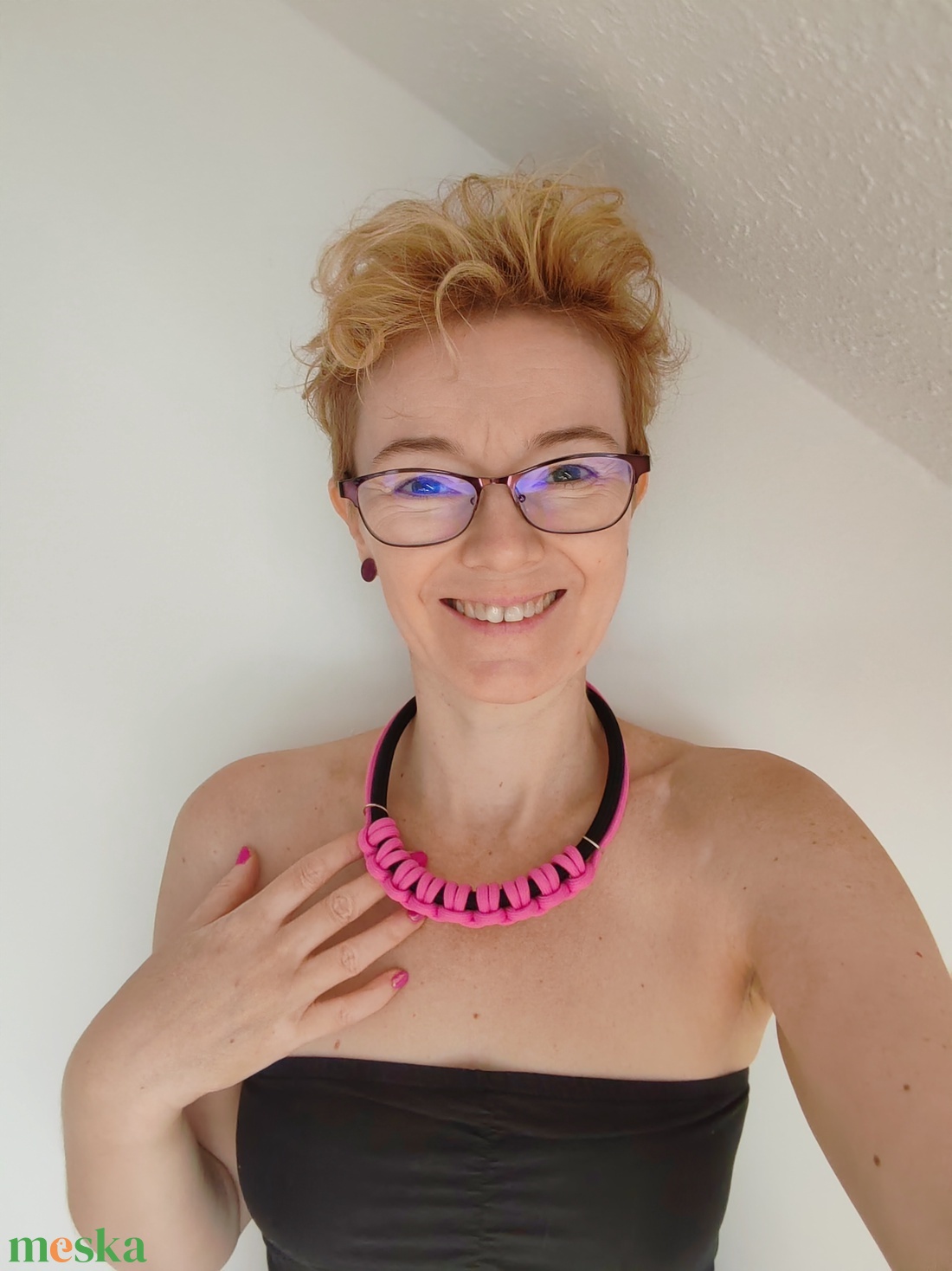 Fuchsia Pulse � Kézzel csomózott kötélnyakék (Magentarózsaszín - Fekete) - ékszer - nyaklánc - statement nyaklánc - Meska.hu