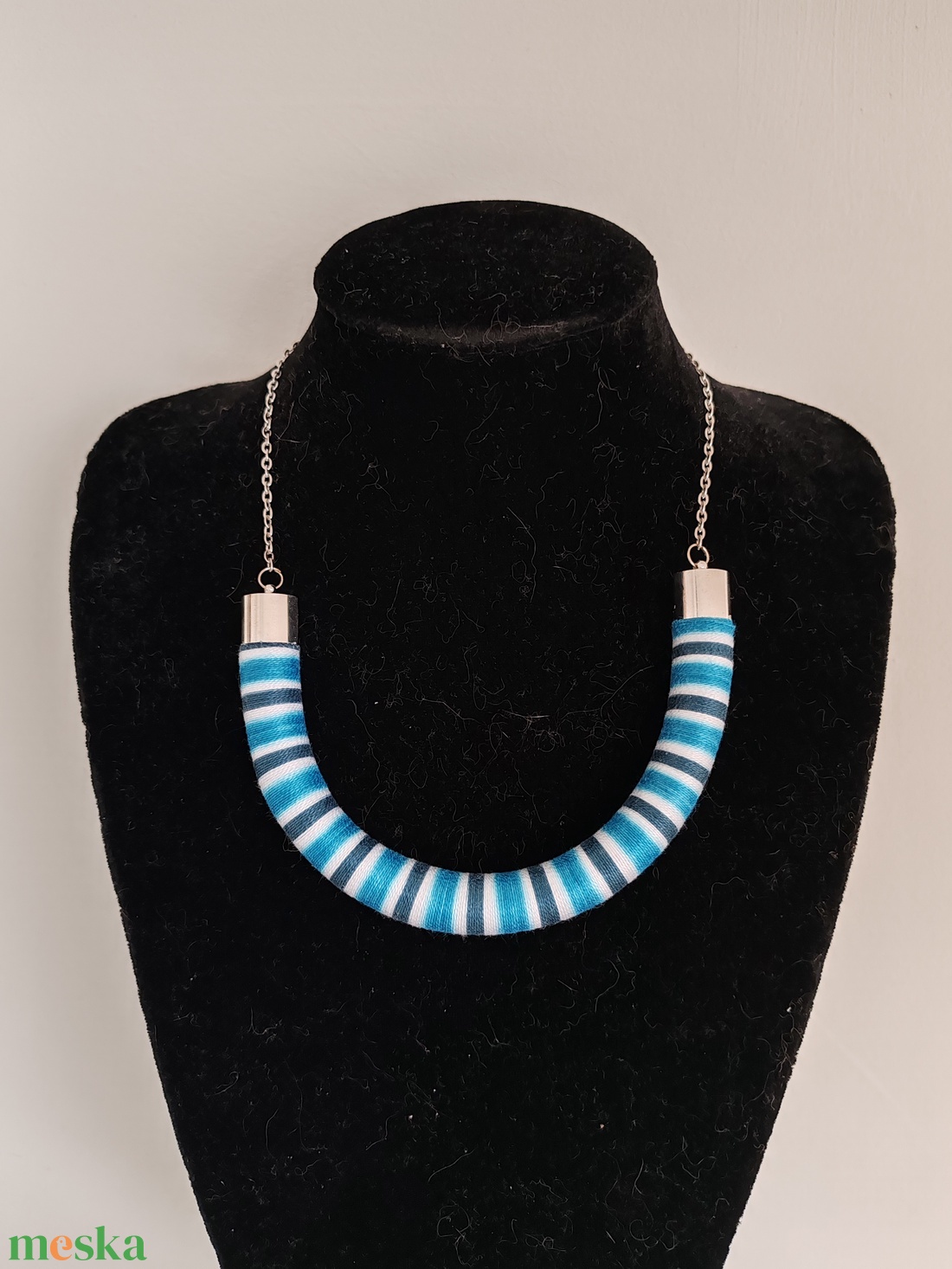 Ocean Twist Bold � Kézzel tekert kék-fehér csíkos textilékszer (Türkiz - Teal) - ékszer - nyaklánc - statement nyaklánc - Meska.hu