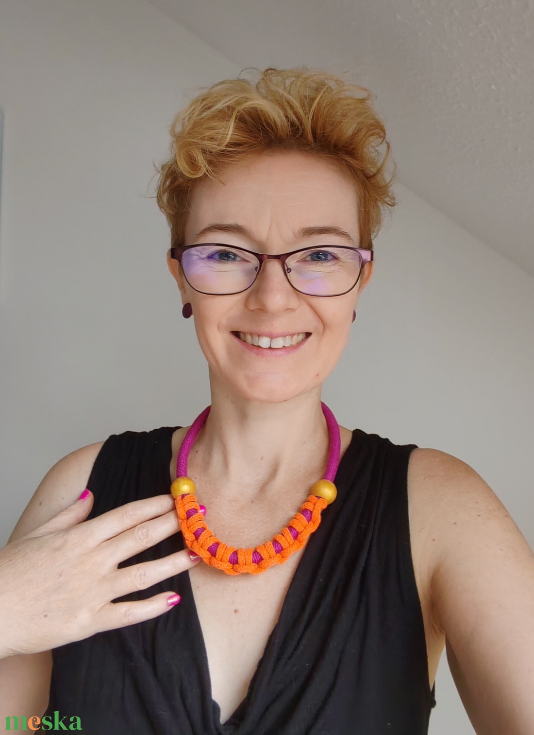 Sunset Energy � Fuchsia és narancs makramés textilnyaklánc festett fagyöngyökkel - ékszer - nyaklánc - statement nyaklánc - Meska.hu