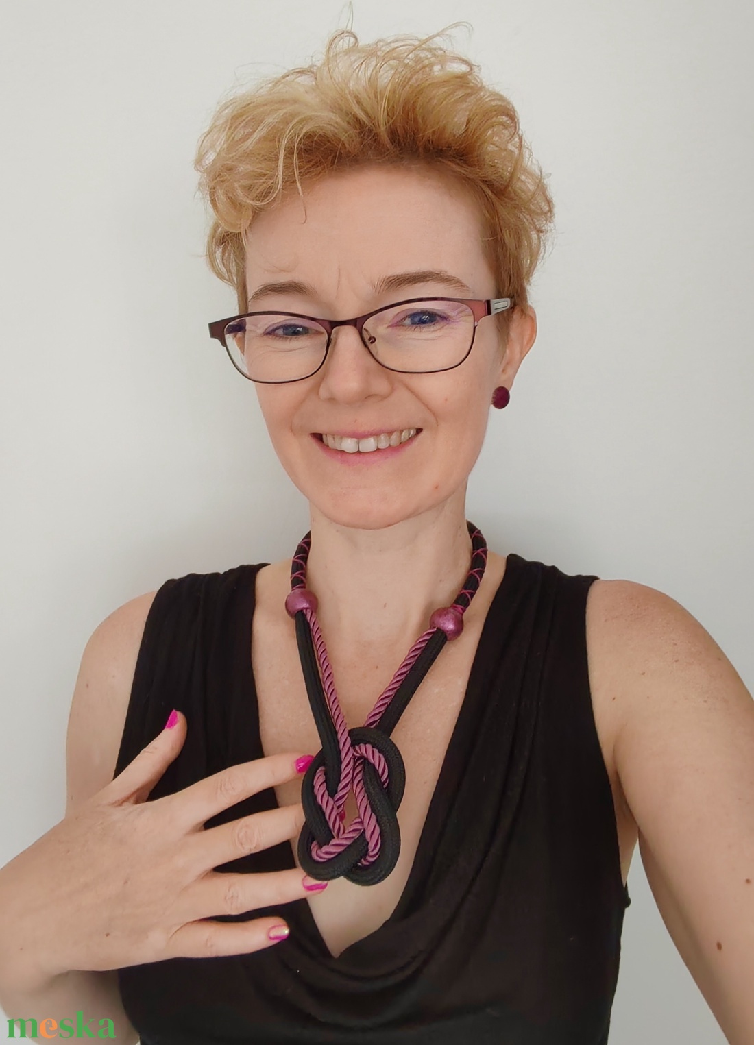 Mályva - Noir - dizájner csomó-nyakék hímzett részletekkel (Fekete - Mályva) - ékszer - nyaklánc - statement nyaklánc - Meska.hu