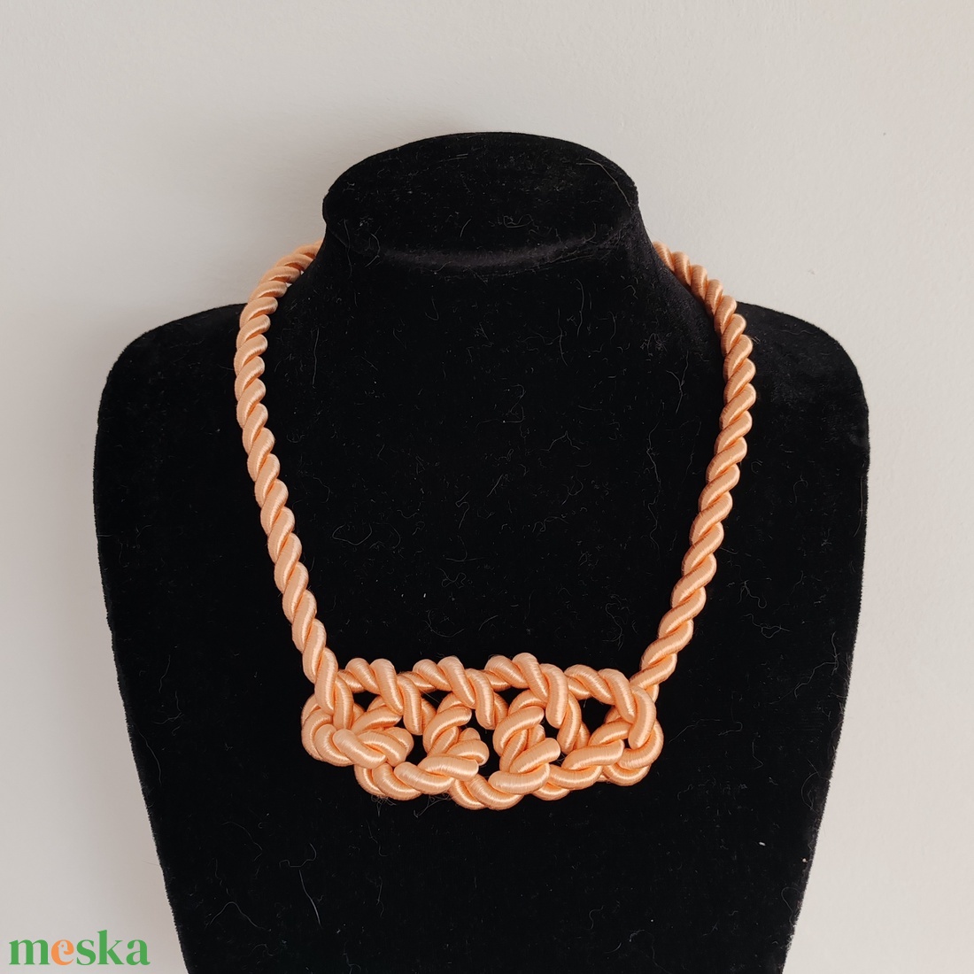 Peach Silk Knot  � Selyemzsinór díszcsomós textilnyakék (Barack) - ékszer - nyaklánc - statement nyaklánc - Meska.hu