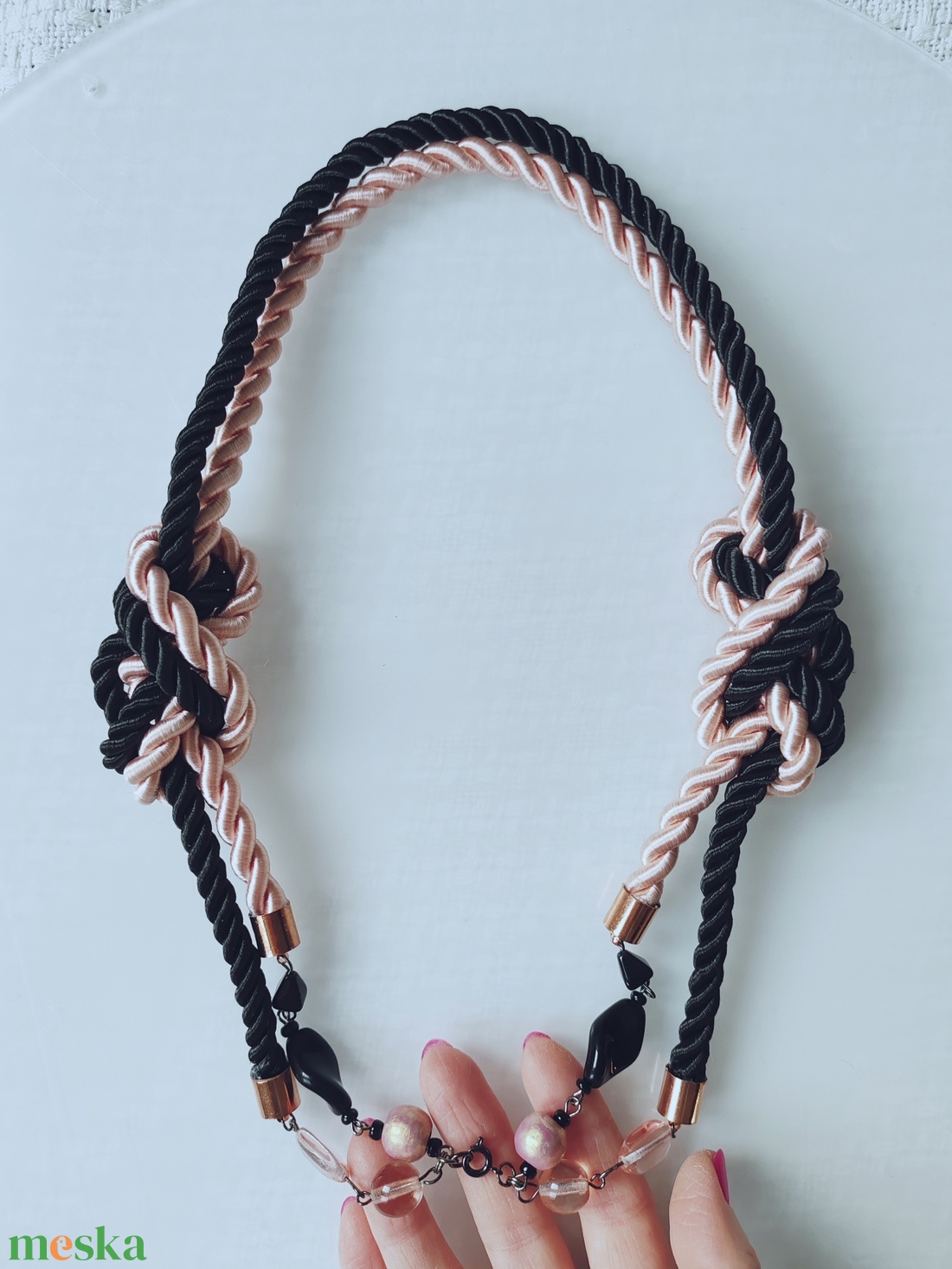Black - Rosegold Fusion � Elöl záródó selyemzsinór nyaklánc gyöngyökkel (fekete - rózsa) - ékszer - nyaklánc - statement nyaklánc - Meska.hu