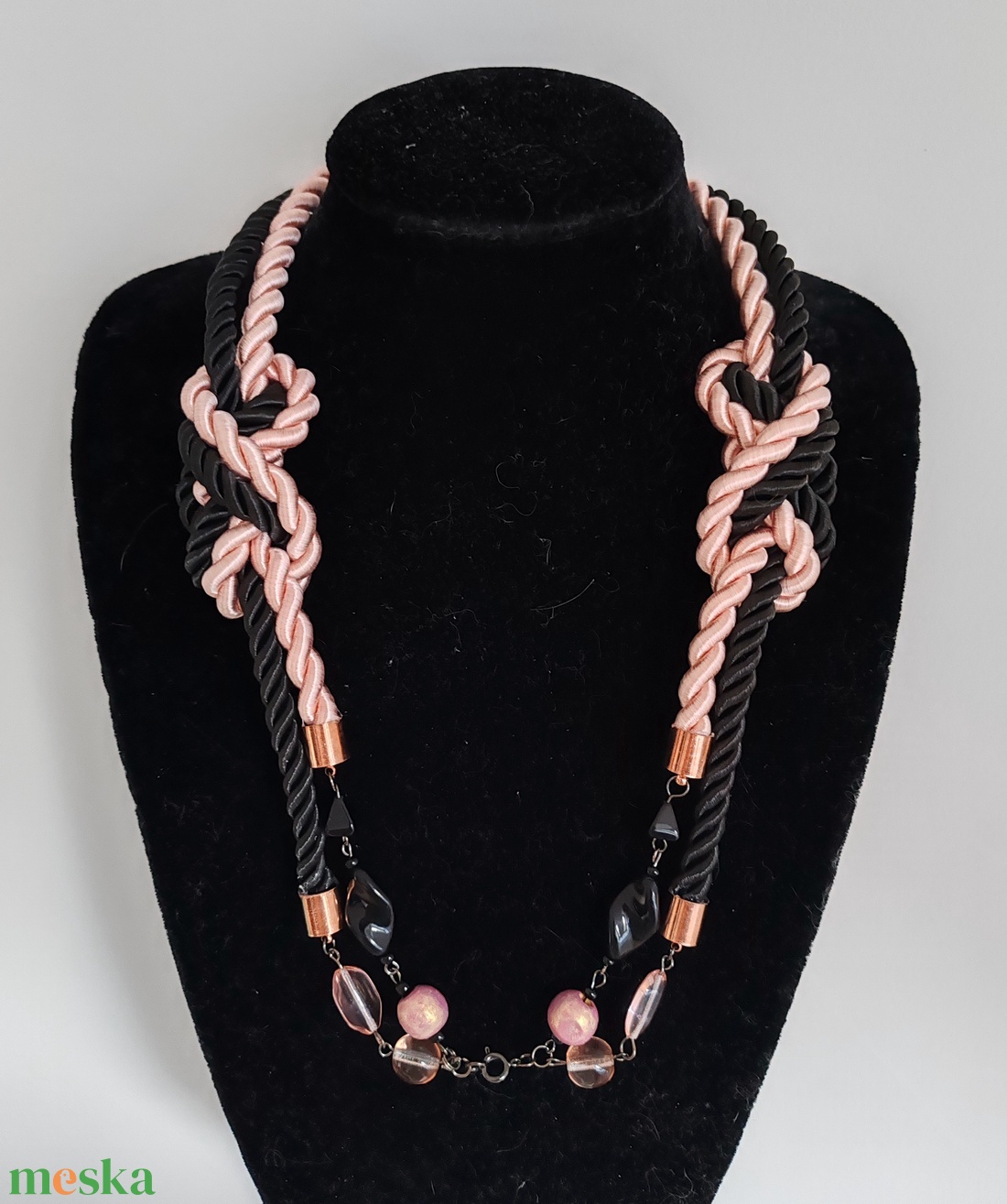Black - Rosegold Fusion � Elöl záródó selyemzsinór nyaklánc gyöngyökkel (fekete - rózsa) - ékszer - nyaklánc - statement nyaklánc - Meska.hu