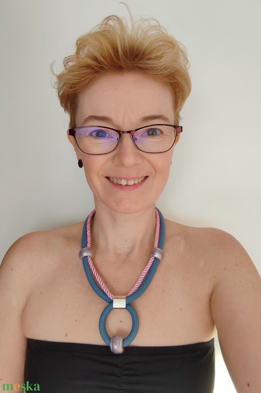 Denim-Rose Loop � Farmerkék és rózsaszín textil nyaklánc egyedi gyöngyökkel  - ékszer - nyaklánc - statement nyaklánc - Meska.hu