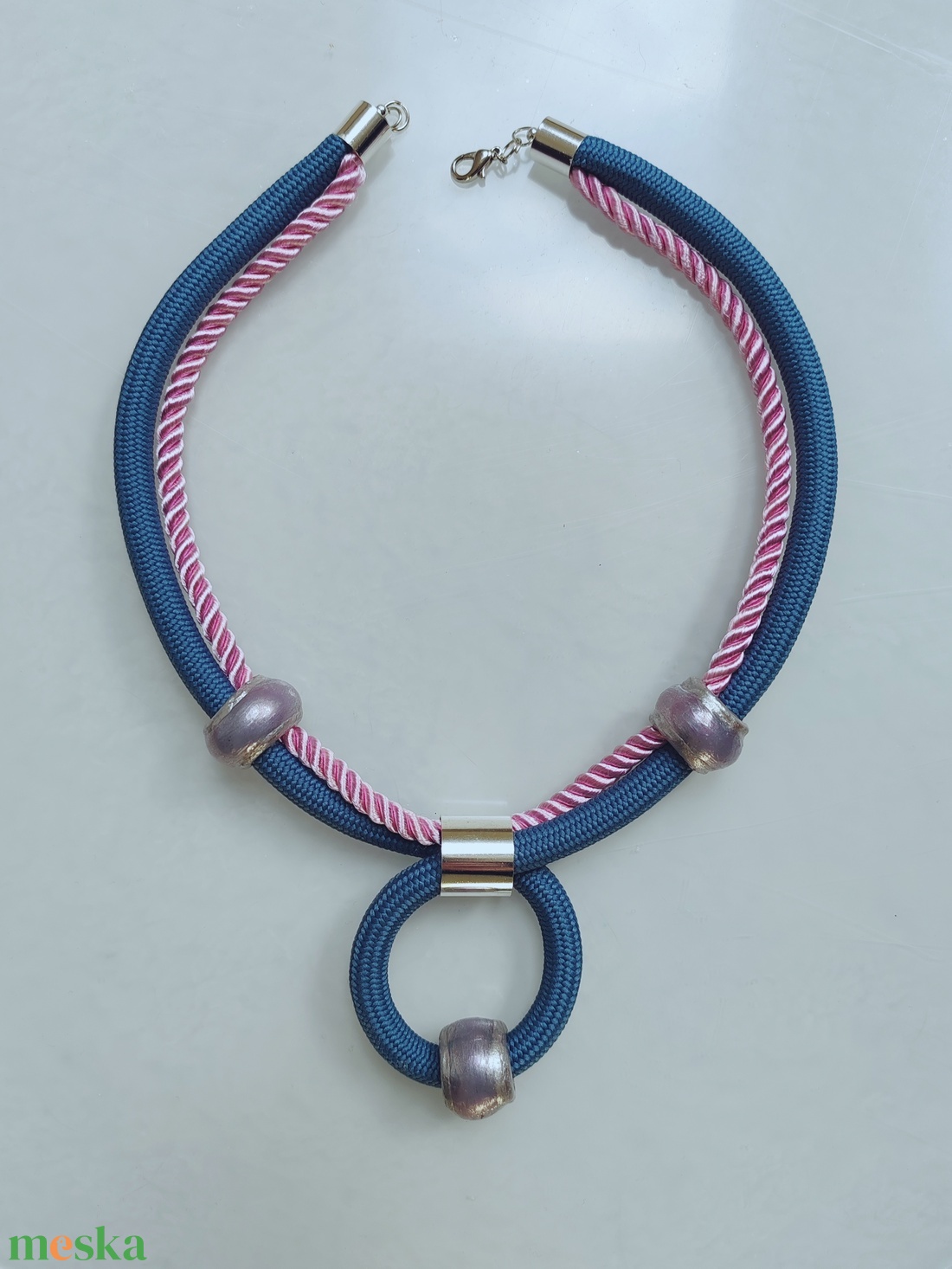 Denim-Rose Loop � Farmerkék és rózsaszín textil nyaklánc egyedi gyöngyökkel  - ékszer - nyaklánc - statement nyaklánc - Meska.hu