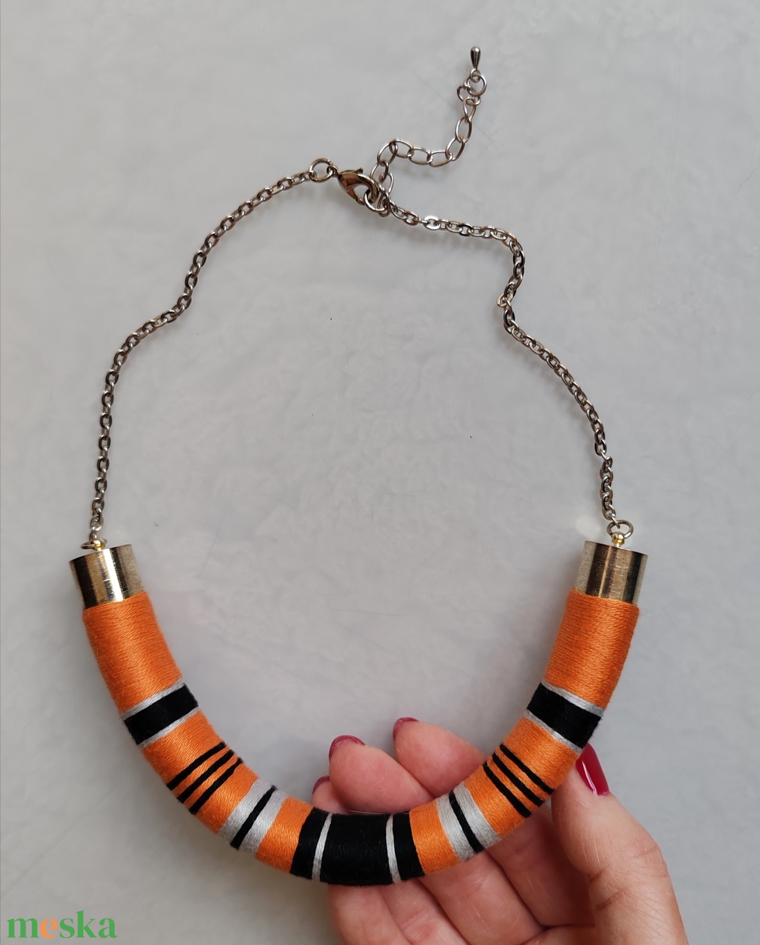 Orange - Black Graphic Arc � Fonaltekercselt íves statement nyaklánc (43 cm + 5 cm) - ékszer - nyaklánc - statement nyaklánc - Meska.hu