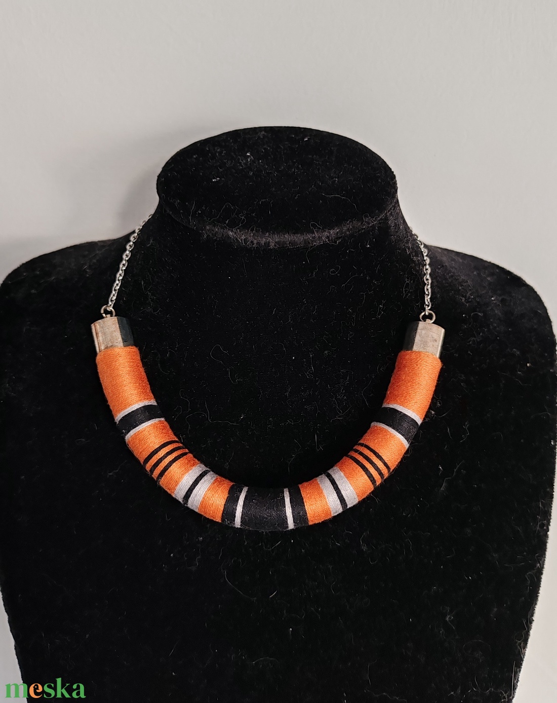Orange - Black Graphic Arc � Fonaltekercselt íves statement nyaklánc (43 cm + 5 cm) - ékszer - nyaklánc - statement nyaklánc - Meska.hu