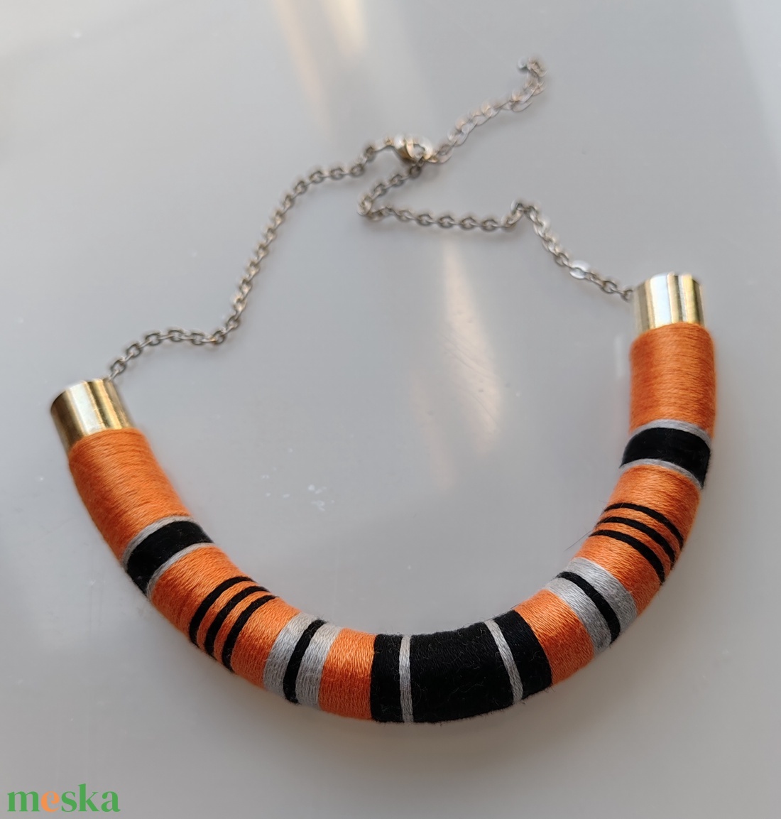 Orange - Black Graphic Arc � Fonaltekercselt íves statement nyaklánc (43 cm + 5 cm) - ékszer - nyaklánc - statement nyaklánc - Meska.hu