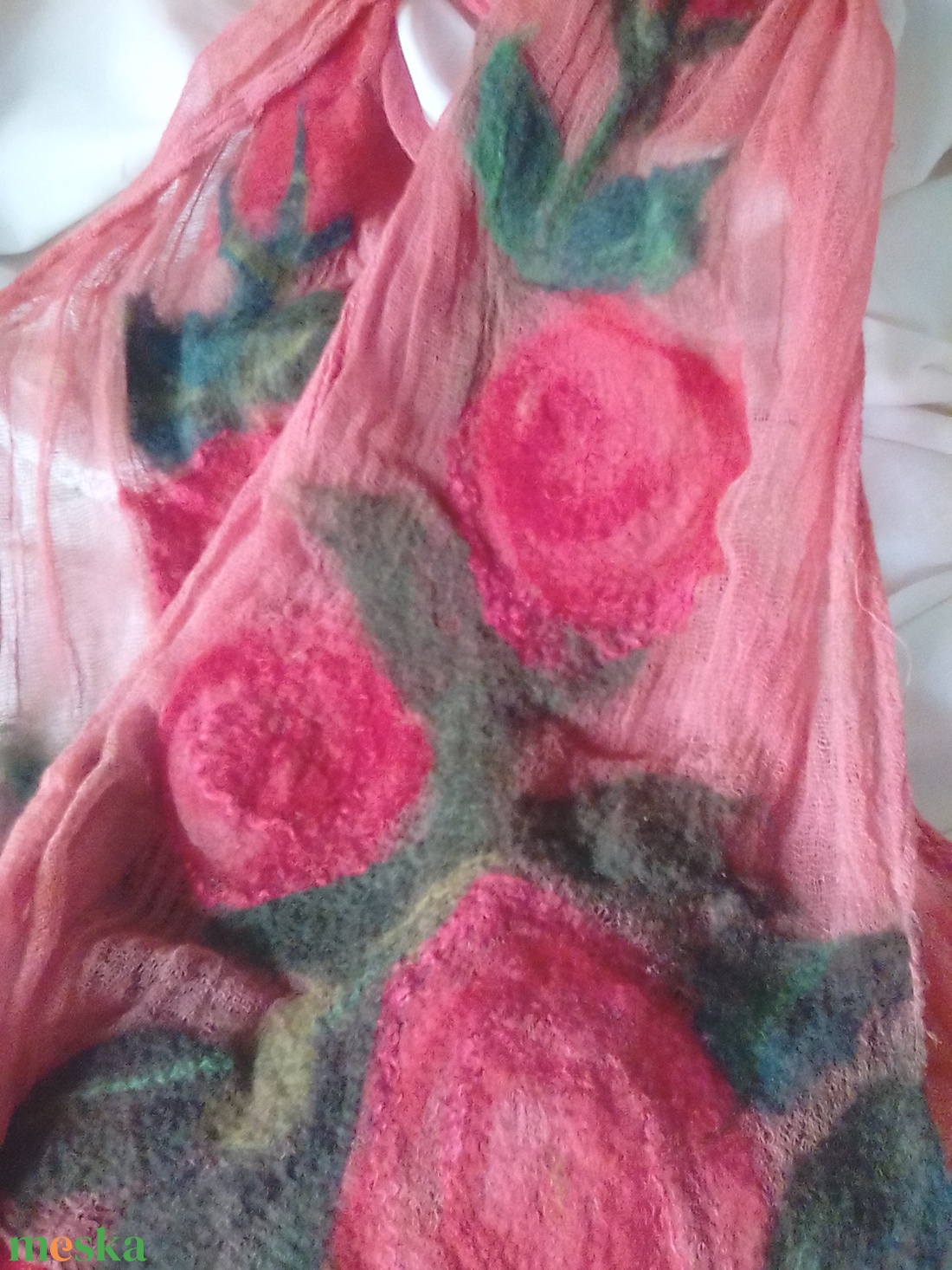 Rózsás géz sál - ruha & divat - sál, sapka, kendő - vállkendő - Meska.hu