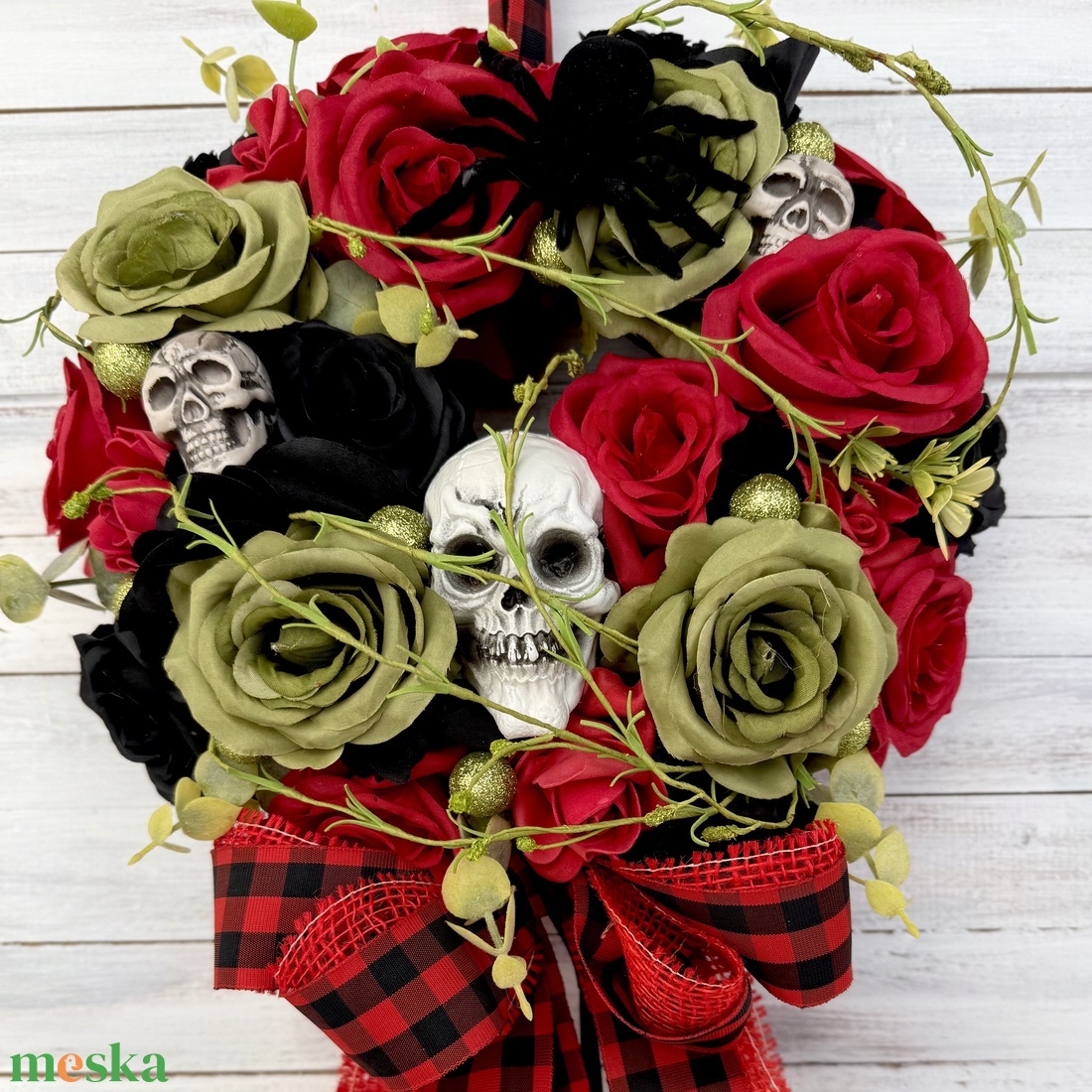 Halloween kopogtató � vörös , zöld és fekete rózsákkal - otthon & életmód - dekoráció - halloween - halloweeni ajtódíszek és ablakdíszek - Meska.hu