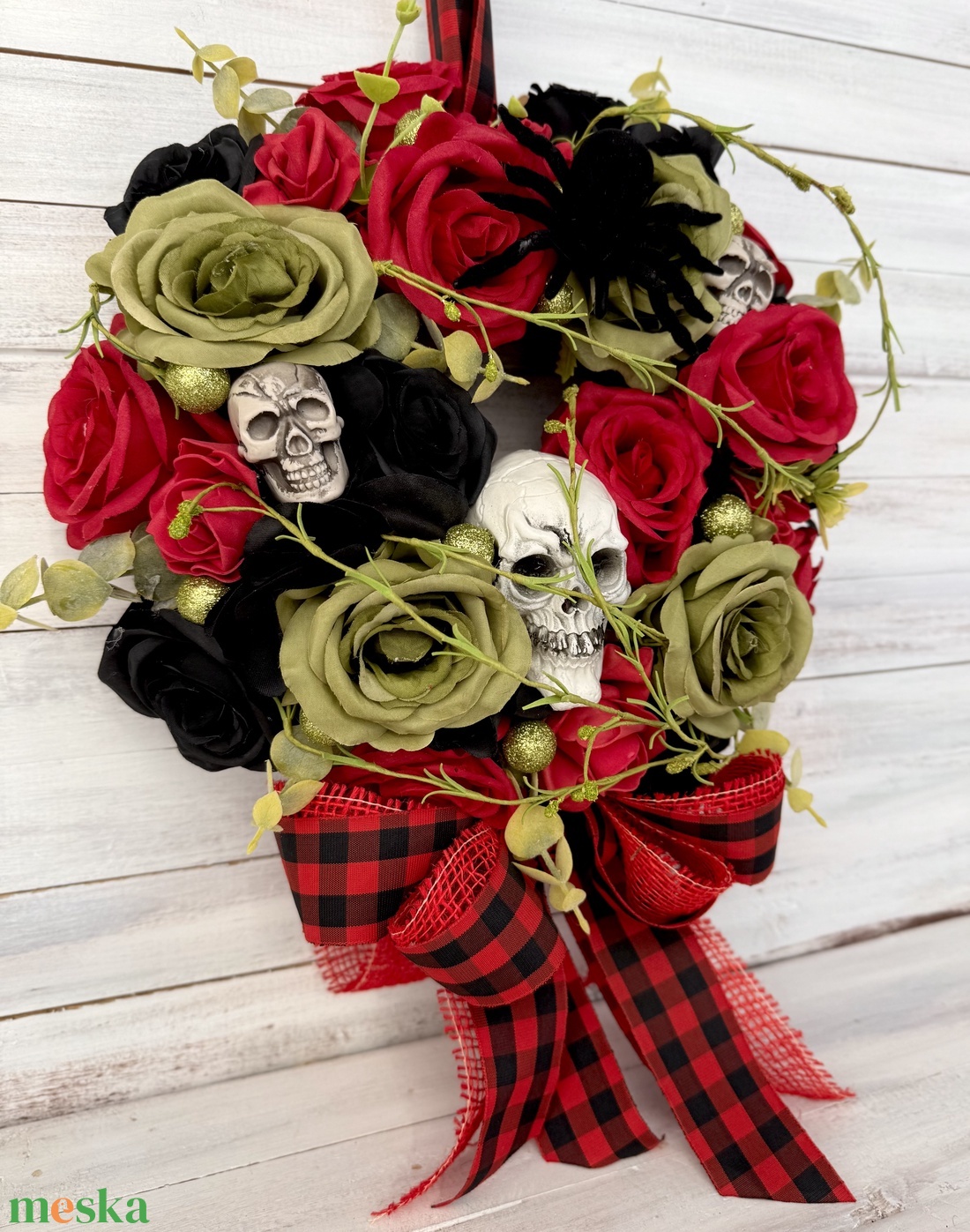 Halloween kopogtató � vörös , zöld és fekete rózsákkal - otthon & életmód - dekoráció - halloween - halloweeni ajtódíszek és ablakdíszek - Meska.hu