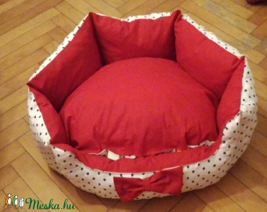 Piros, fekete-fehér pöttyös kutyaágy -  - Meska.hu