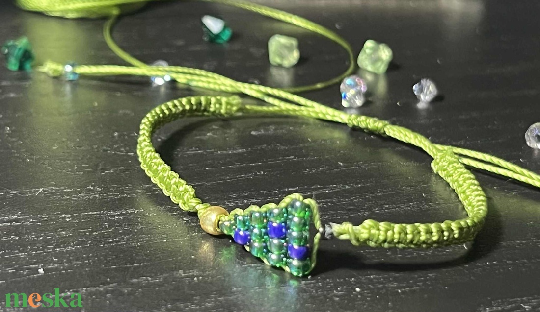 Karácsonyi fenyőfás karkötő - ékszer - karkötő - fonott karkötő - Meska.hu Karácsonyi fenyőfás karkötő - ékszer - karkötő - fonott karkötő - Meska.hu