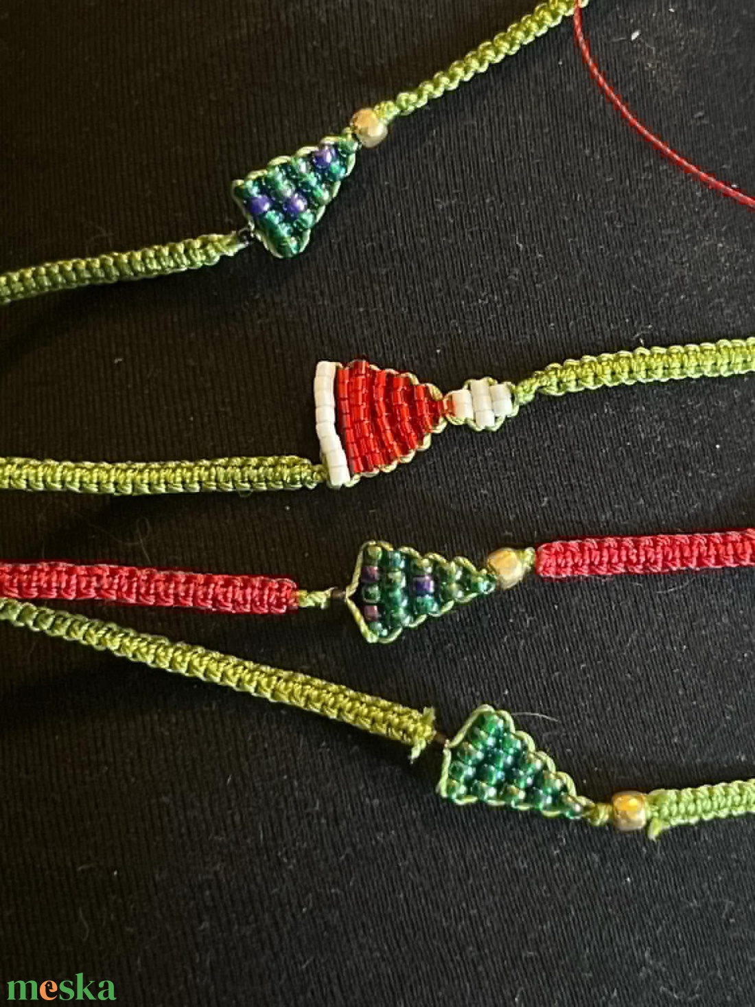 Karácsonyi fenyőfás karkötő - ékszer - karkötő - fonott karkötő - Meska.hu Karácsonyi fenyőfás karkötő - ékszer - karkötő - fonott karkötő - Meska.hu