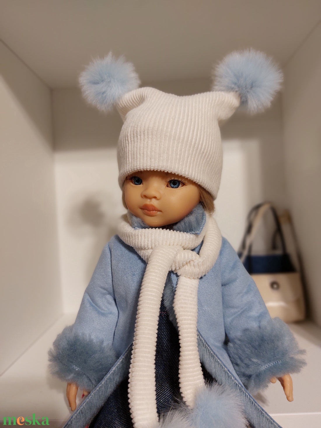 Paola Reina beige pamut sapka két bojttal és sállal - játék & sport - baba & babaház - babaruha, babakellék - Meska.hu Paola Reina beige pamut sapka két bojttal és sállal - játék & sport - baba & babaház - babaruha, babakellék - Meska.hu