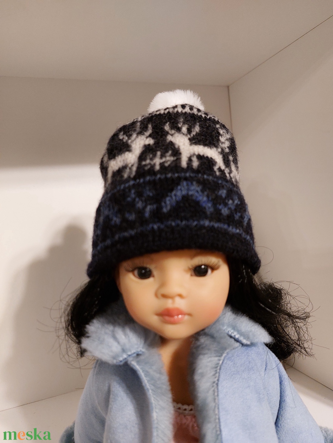 Paola Reina kék-fehér rénszarvas mintás kötött sapka bojttal - játék & sport - baba & babaház - babaruha, babakellék - Meska.hu Paola Reina kék-fehér rénszarvas mintás kötött sapka bojttal - játék & sport - baba & babaház - babaruha, babakellék - Meska.hu