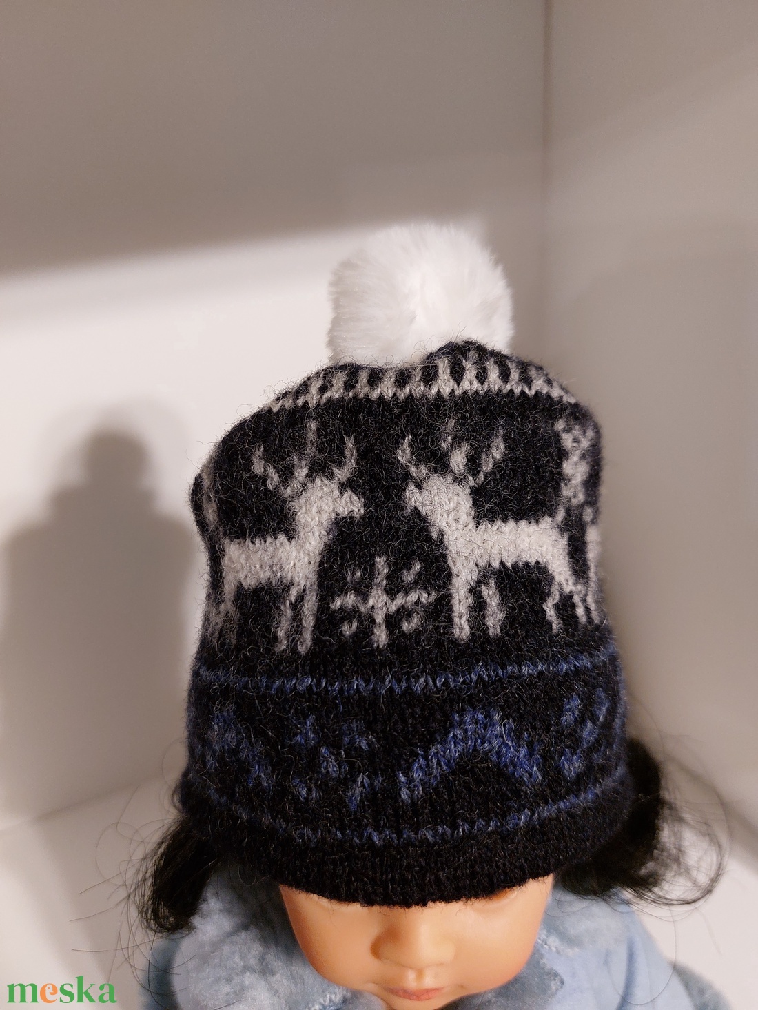 Paola Reina kék-fehér rénszarvas mintás kötött sapka bojttal - játék & sport - baba & babaház - babaruha, babakellék - Meska.hu Paola Reina kék-fehér rénszarvas mintás kötött sapka bojttal - játék & sport - baba & babaház - babaruha, babakellék - Meska.hu