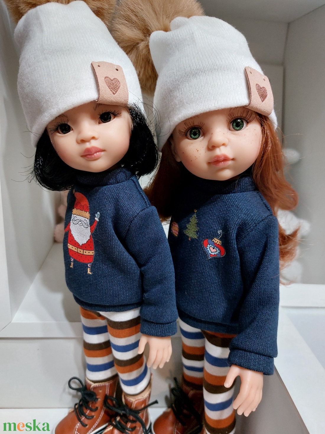 Paola Reina beige kötött sapka barna bojttal - játék & sport - baba & babaház - babaruha, babakellék - Meska.hu