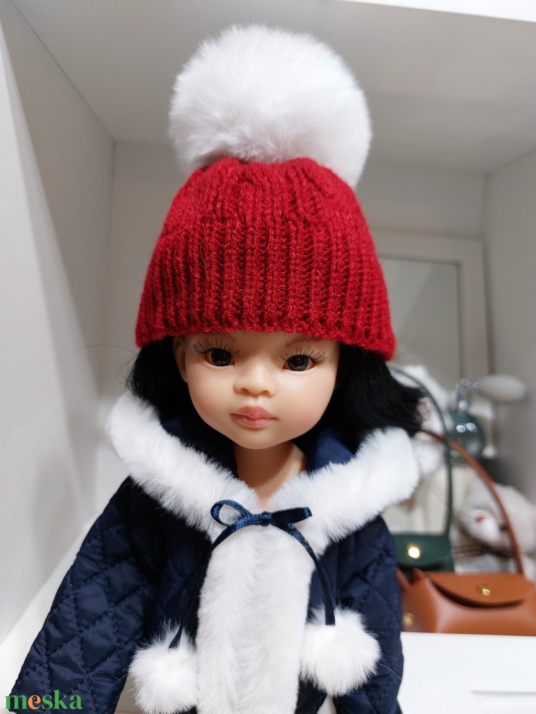 Paola Reina piros kötött sapka fehér bojttal - játék & sport - baba & babaház - babaruha, babakellék - Meska.hu Paola Reina piros kötött sapka fehér bojttal - játék & sport - baba & babaház - babaruha, babakellék - Meska.hu