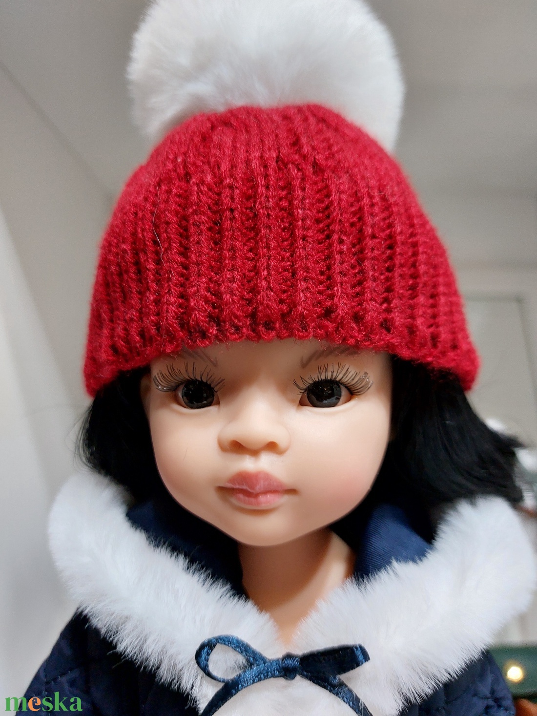 Paola Reina piros kötött sapka fehér bojttal - játék & sport - baba & babaház - babaruha, babakellék - Meska.hu Paola Reina piros kötött sapka fehér bojttal - játék & sport - baba & babaház - babaruha, babakellék - Meska.hu