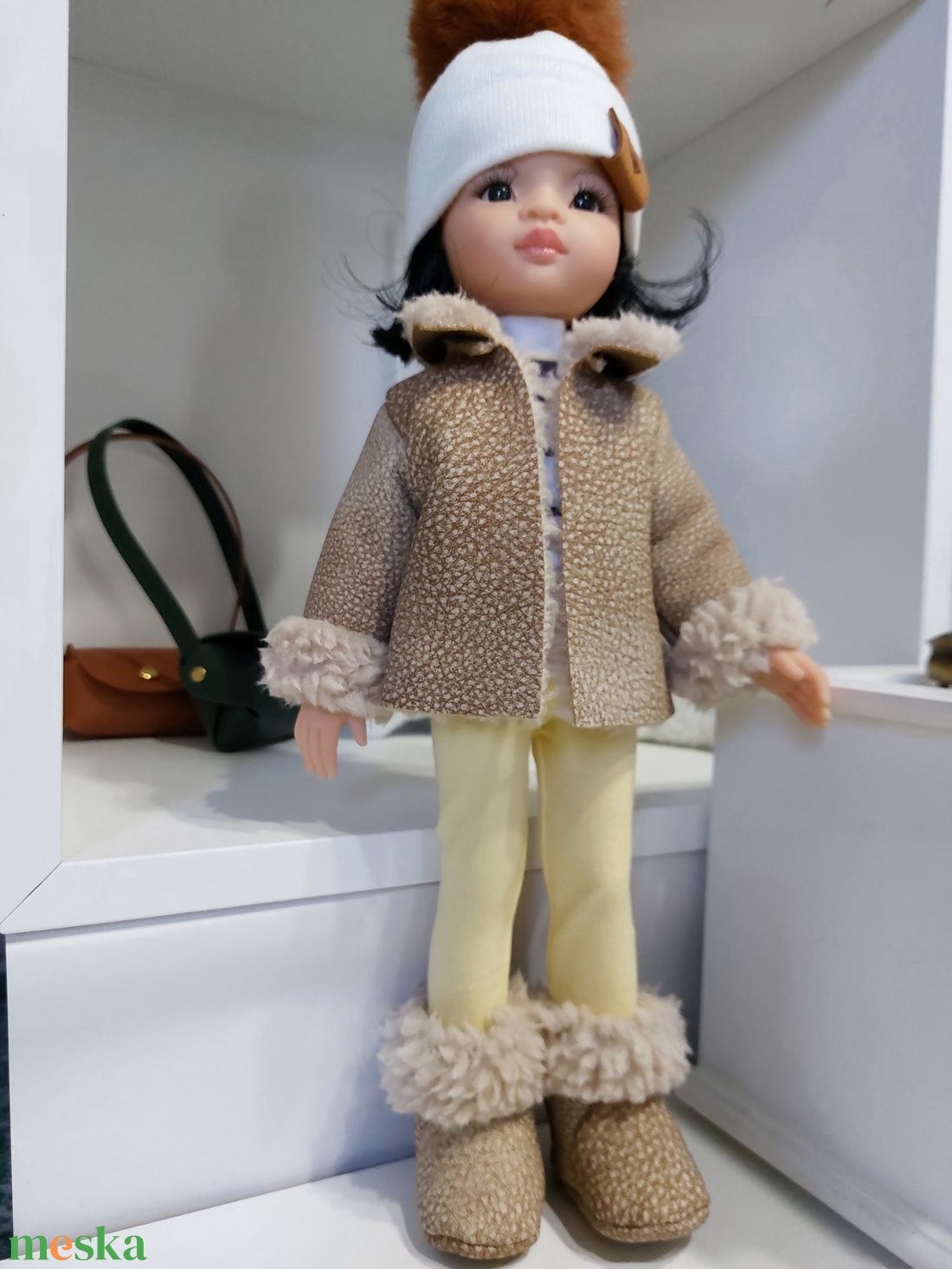 Paola Reina rövid világosbarna szőrmés kabátka - játék & sport - baba & babaház - babaruha, babakellék - Meska.hu